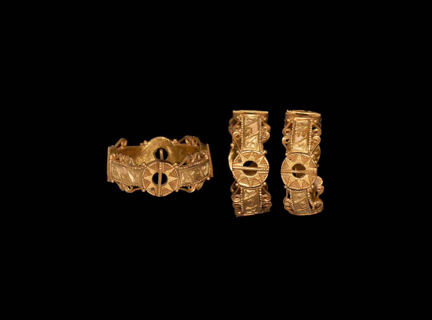 Medieval Gold Inscribed Quadruple 'Ring-Brooch' Love Ring
