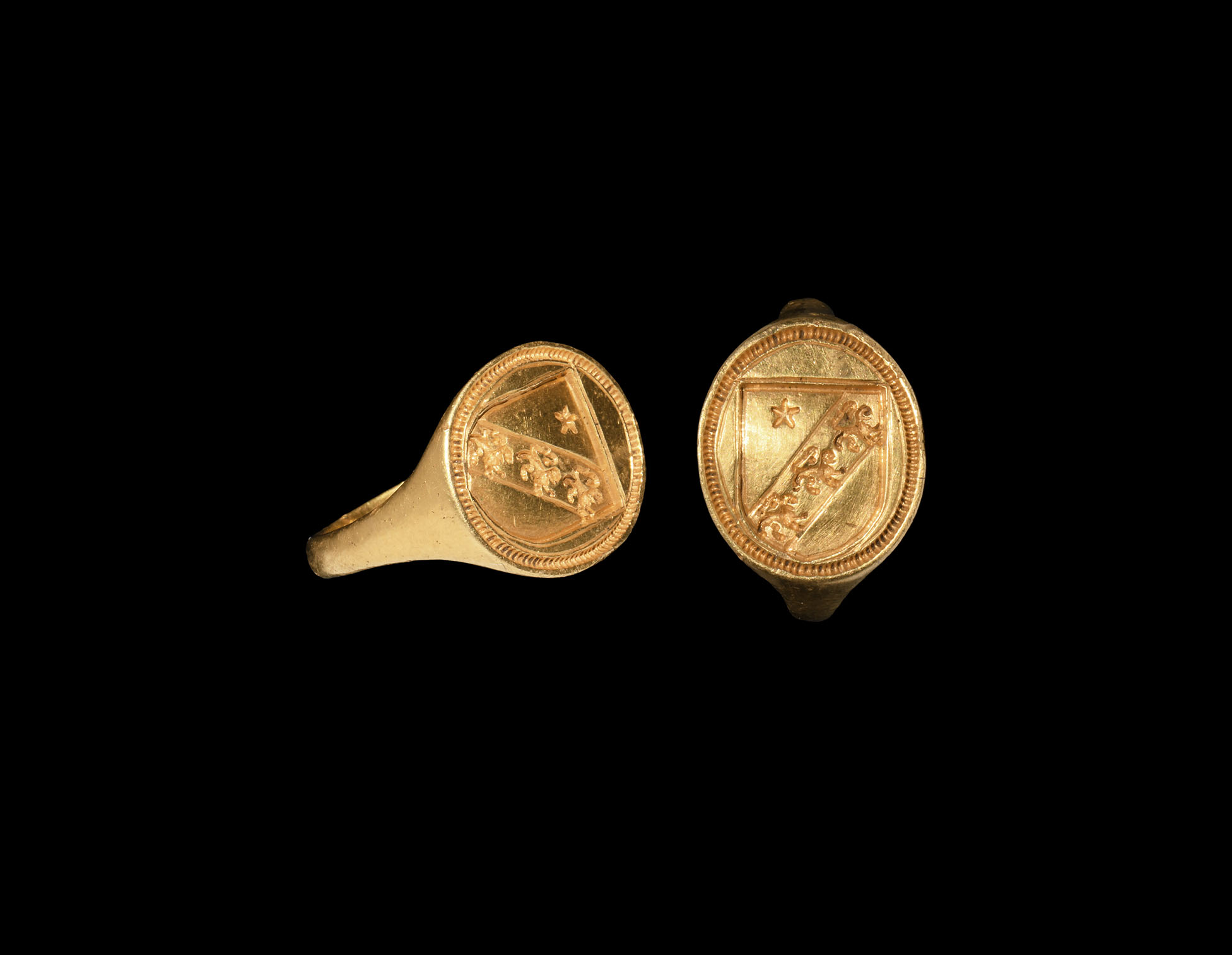 Post Medieval 'The Huntingdon' Gold Heraldic Signet Ring for the Third Son