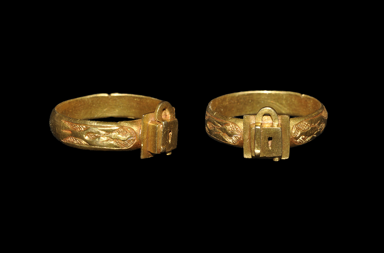 Medieval Gold 'Fidelity in Love' Lock Ring