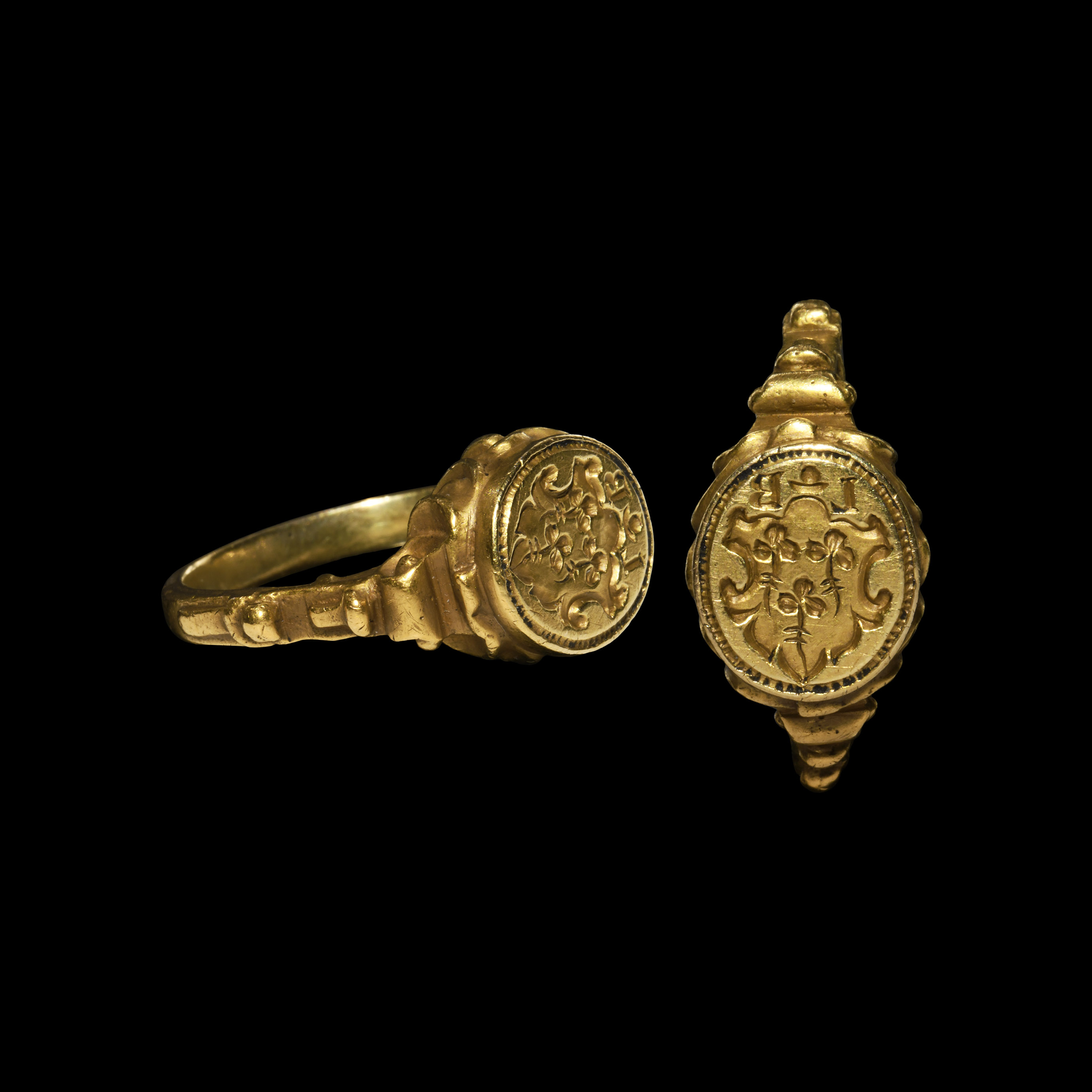 Elizabethan Gold Heraldic Signet Ring For L B Lot No 0611