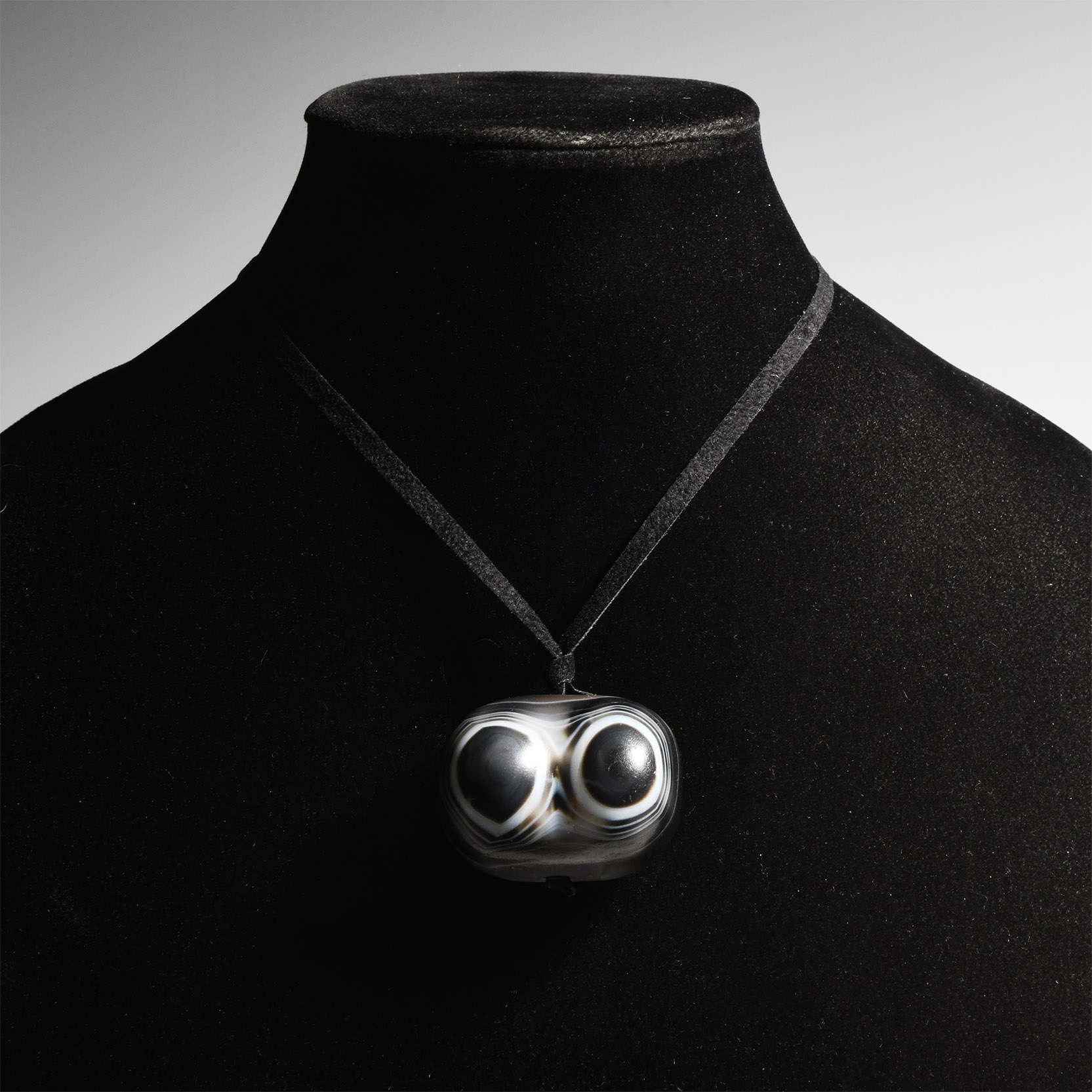 Chinese Giant Banded Agate Bead Necklace