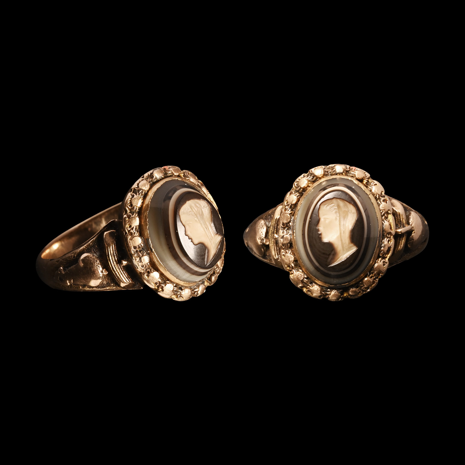 Victorian Gold Ring with Portrait Gemstone