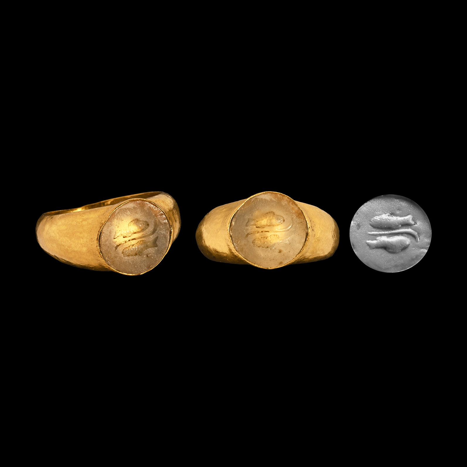 Roman Gold Ring with Fish Gemstone