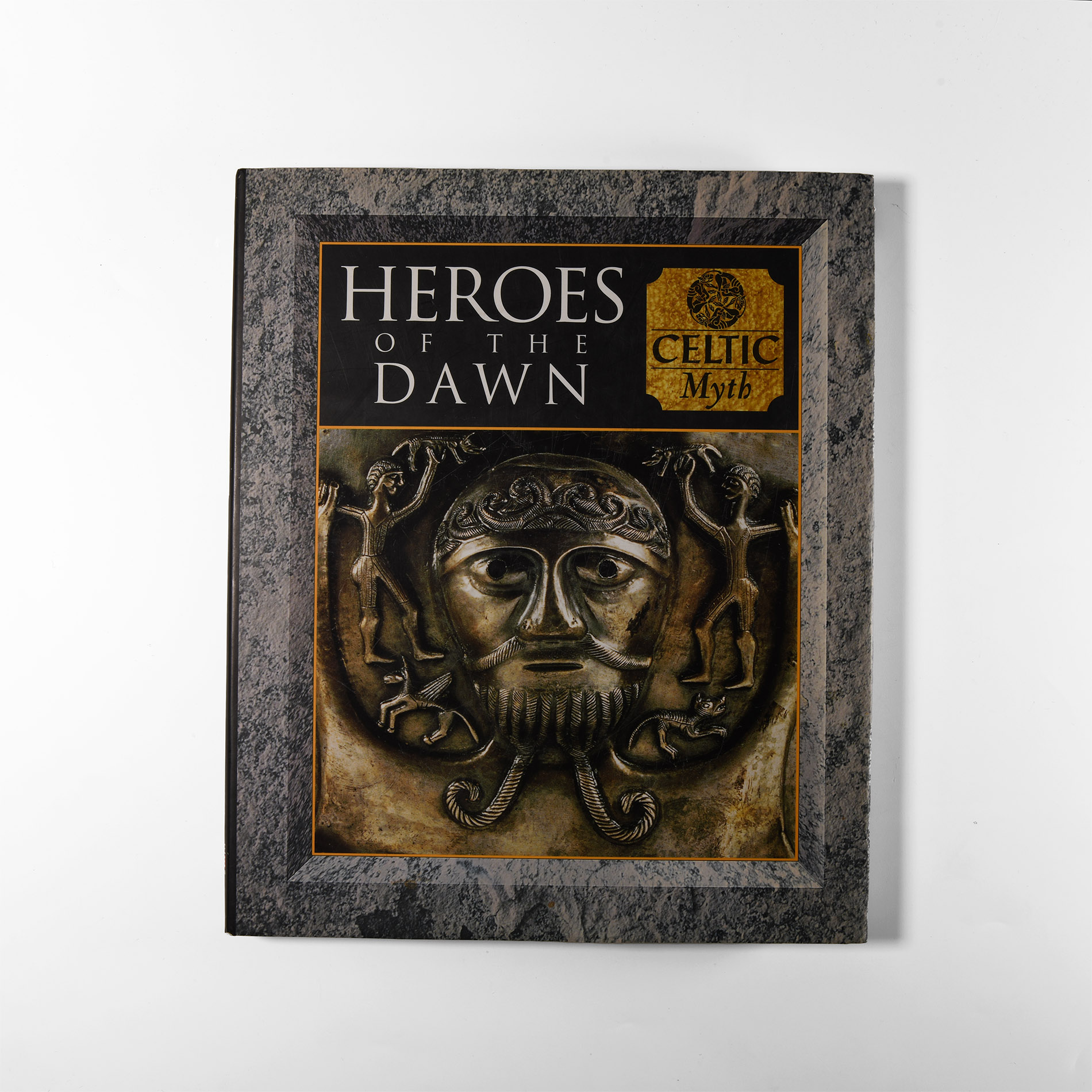 Archaeological Books - Various Authors - Heroes of the Dawn - Celtic Myth