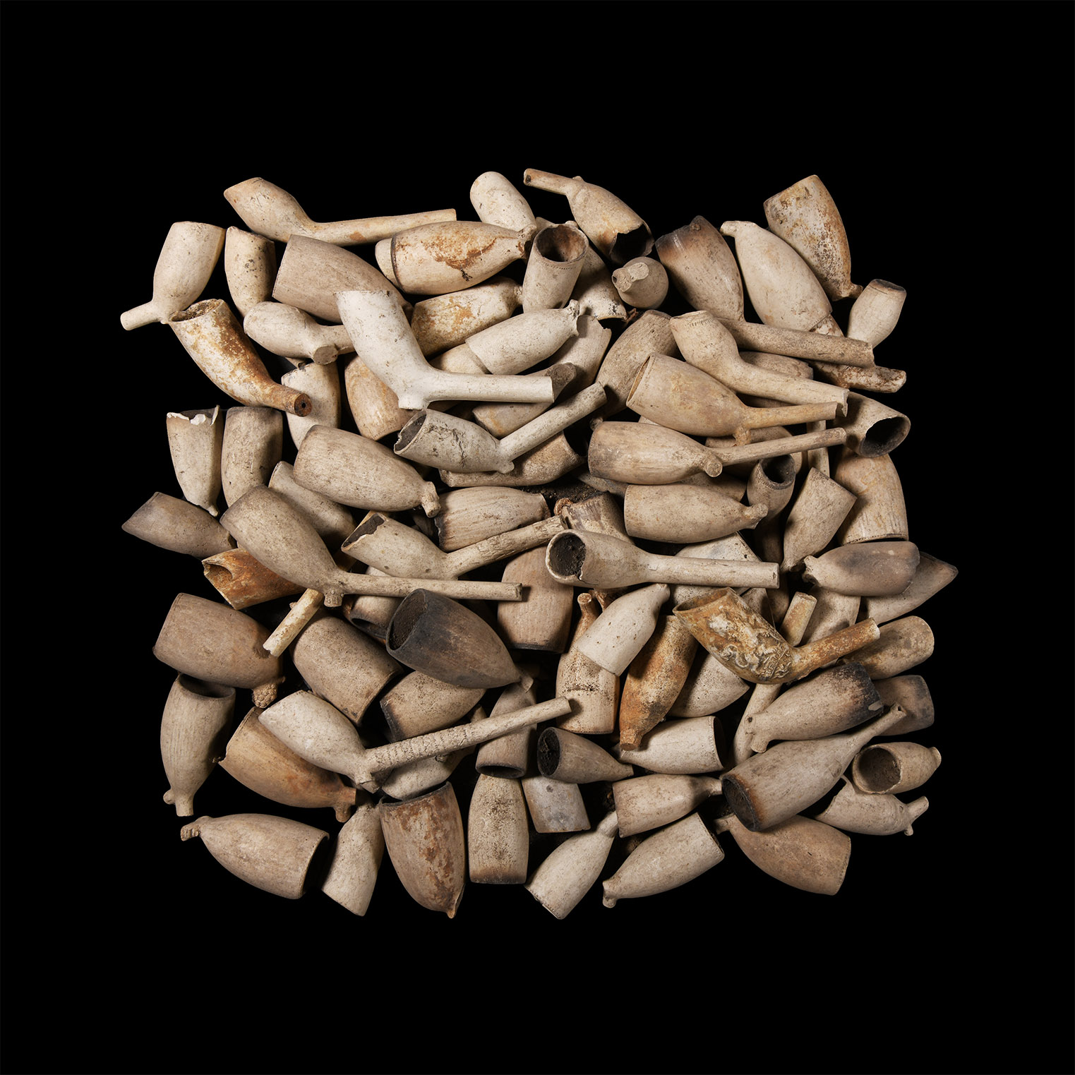 Post Medieval Pipe Bowl Group Including Armorials