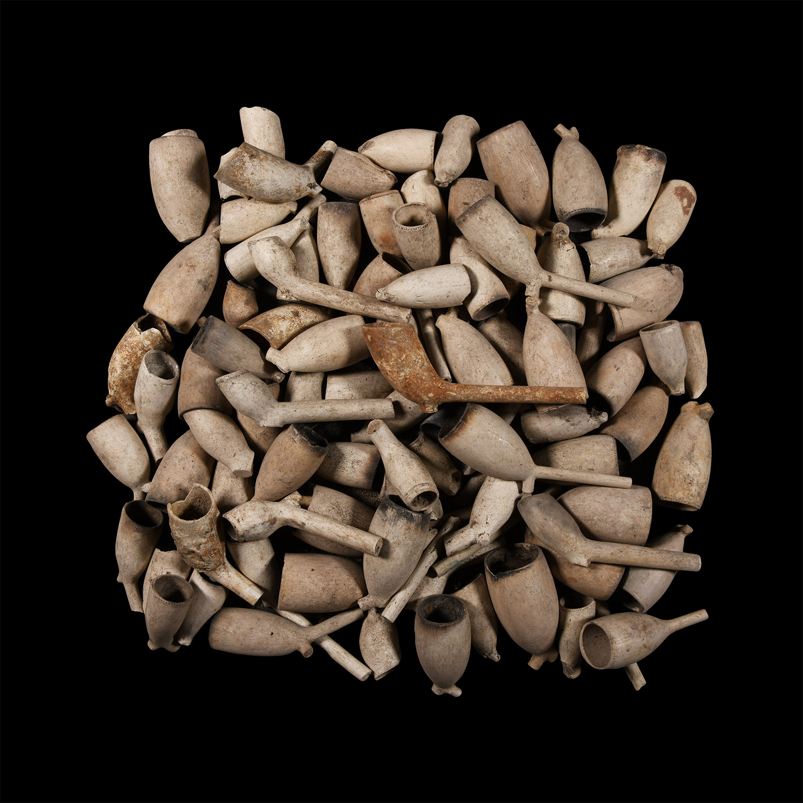 Post Medieval Decorative Pipe Bowl Group