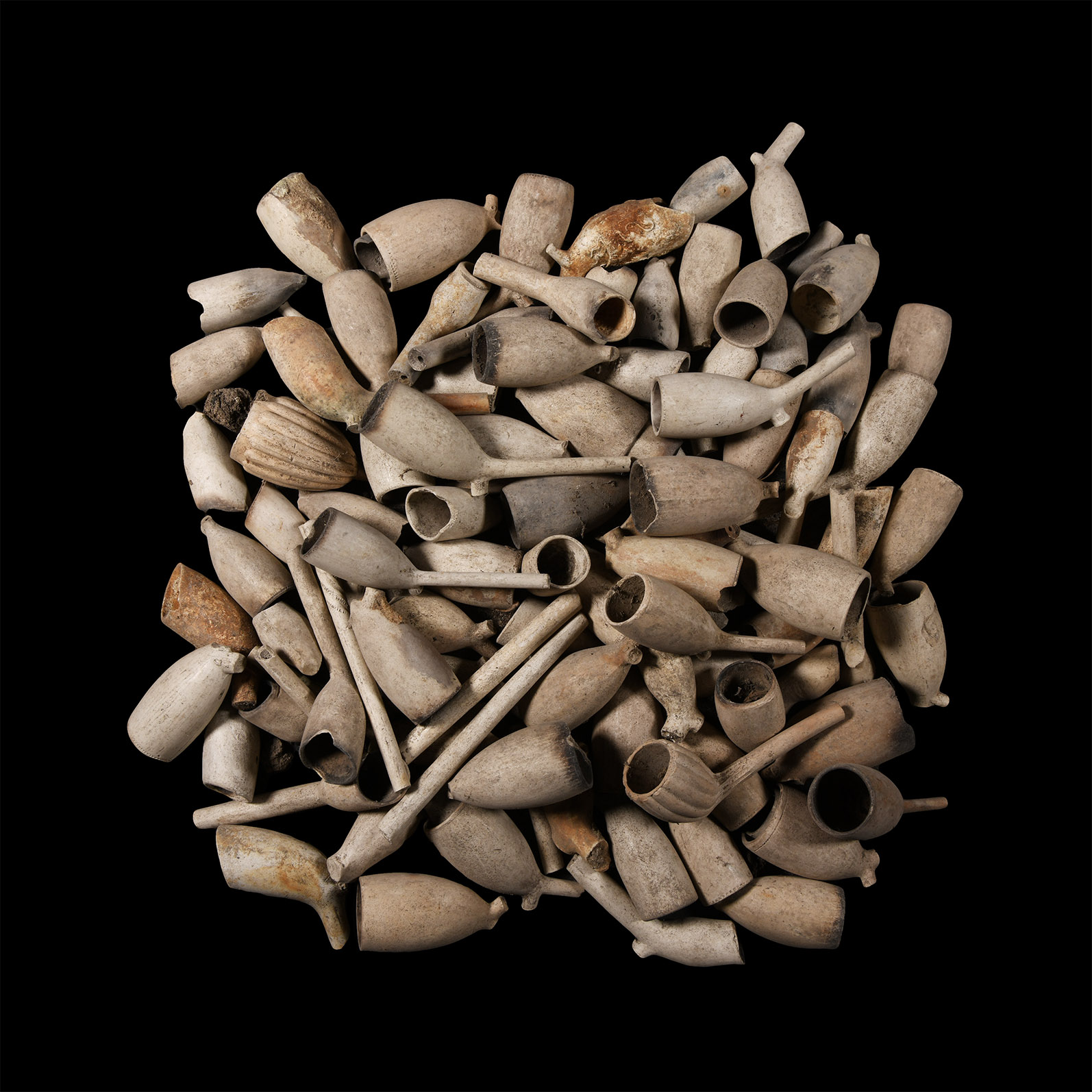 Post Medieval Clay Pipe Bowl Group Including Armorials
