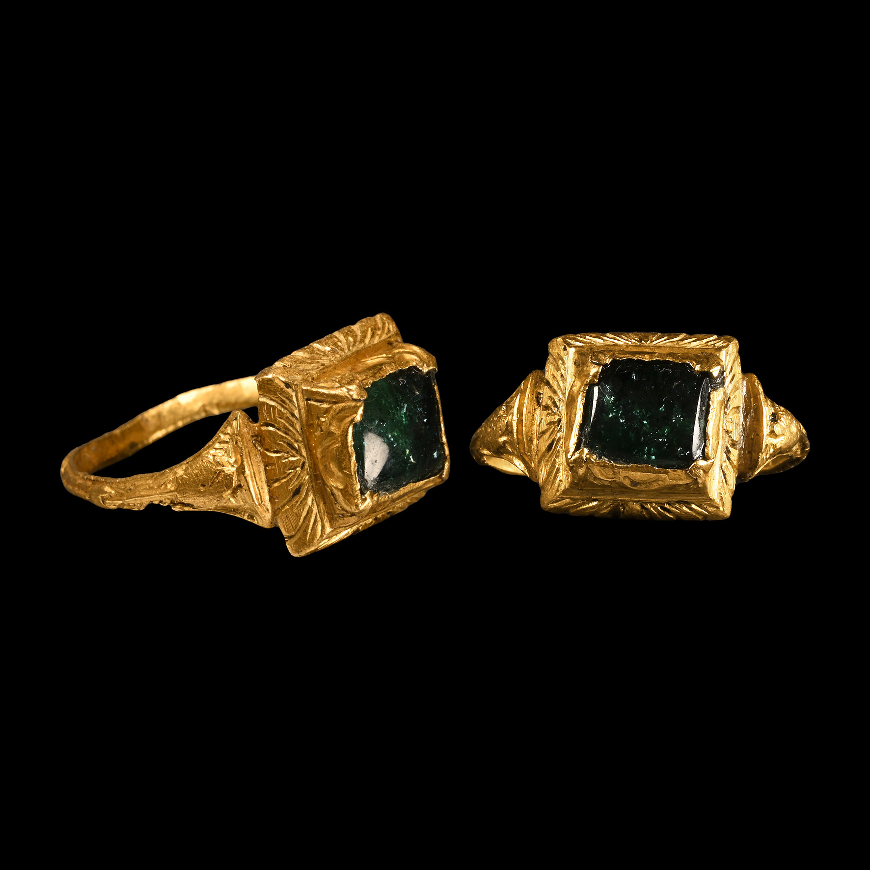 Elizabethan Gold Ring with Emerald