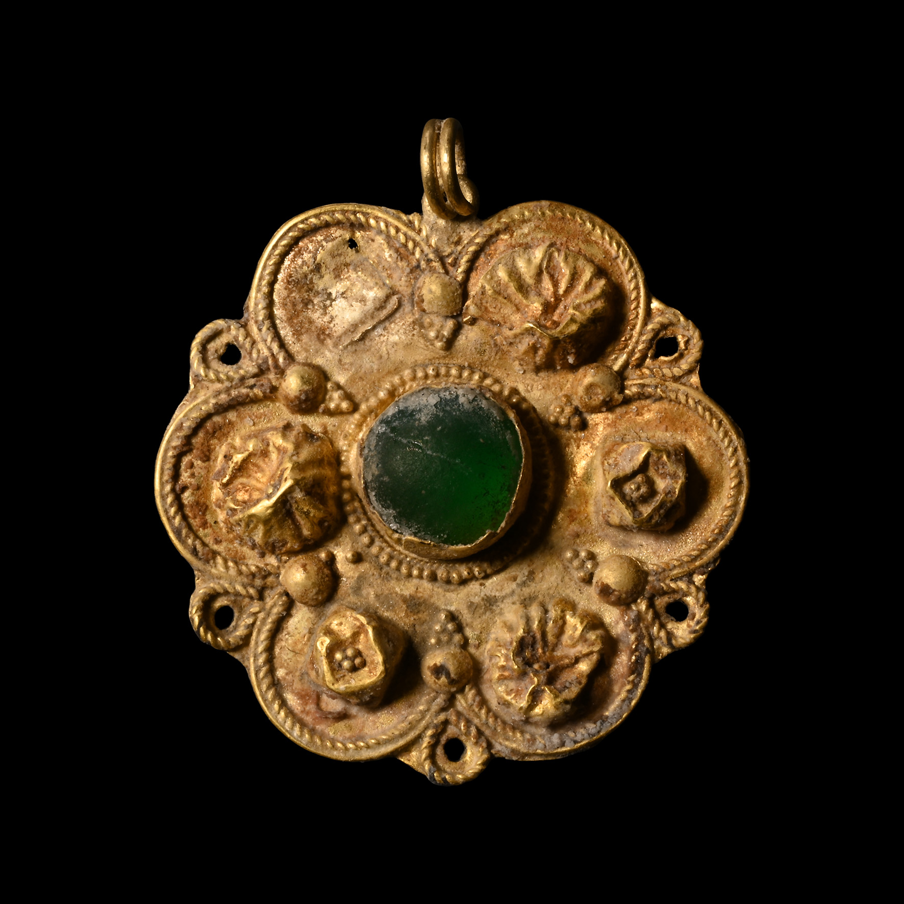Large Roman Gold Pendant with Cabochon