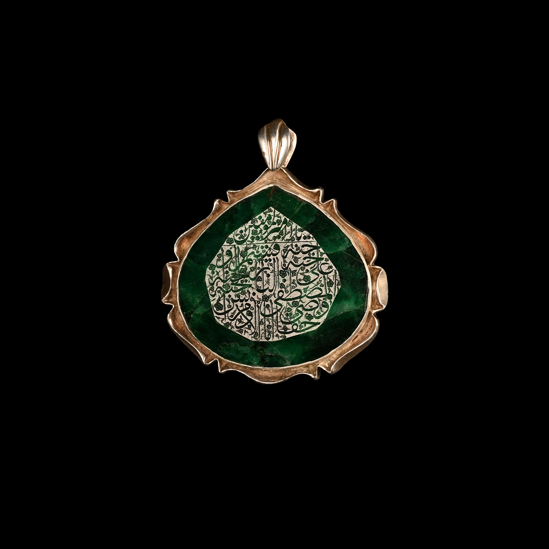 Calligraphic Emerald Gem in Silver-Coloured Metal Pendant