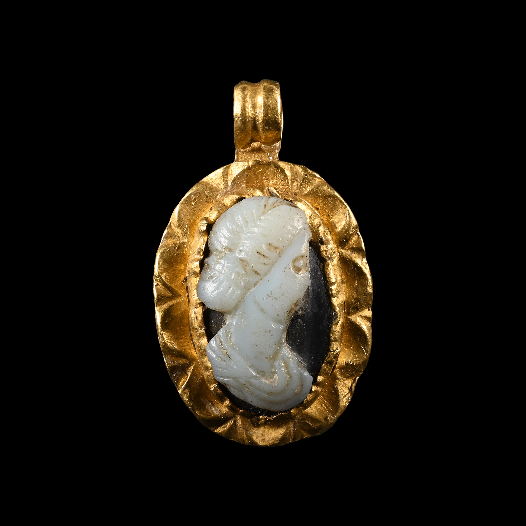 Roman Gold Pendant with Cameo
