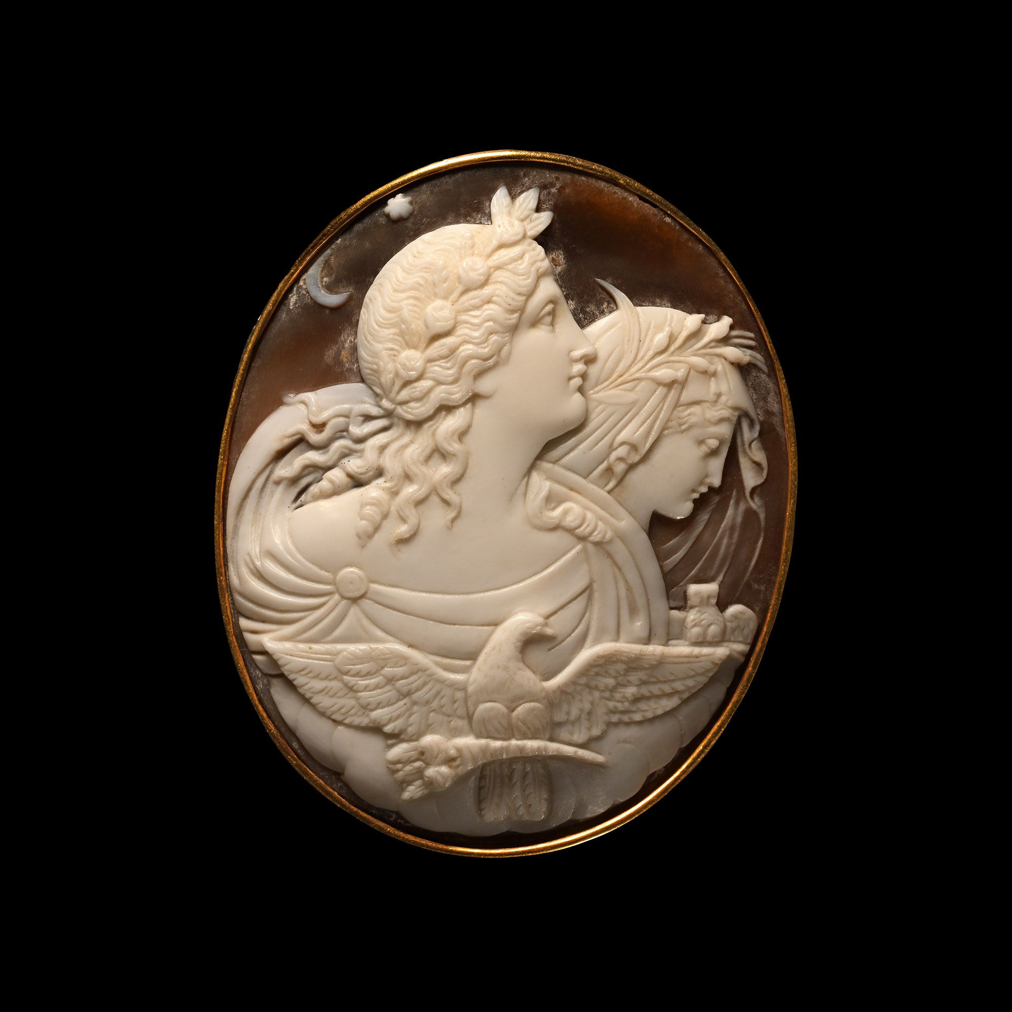 Antique Gold Brooch with Shell Cameo