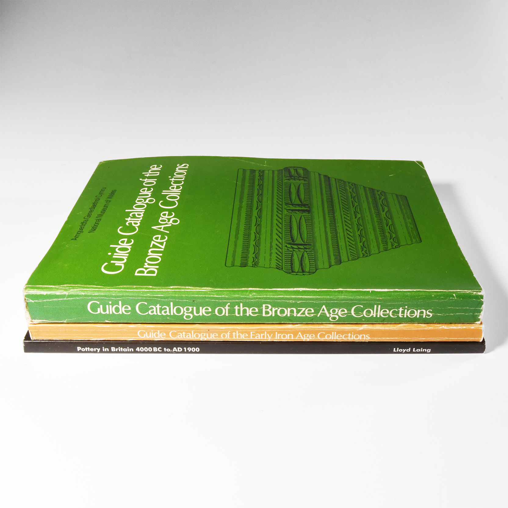 Archaeological Books - Guide Catalogues of the Bronze and Early Iron Age [3]