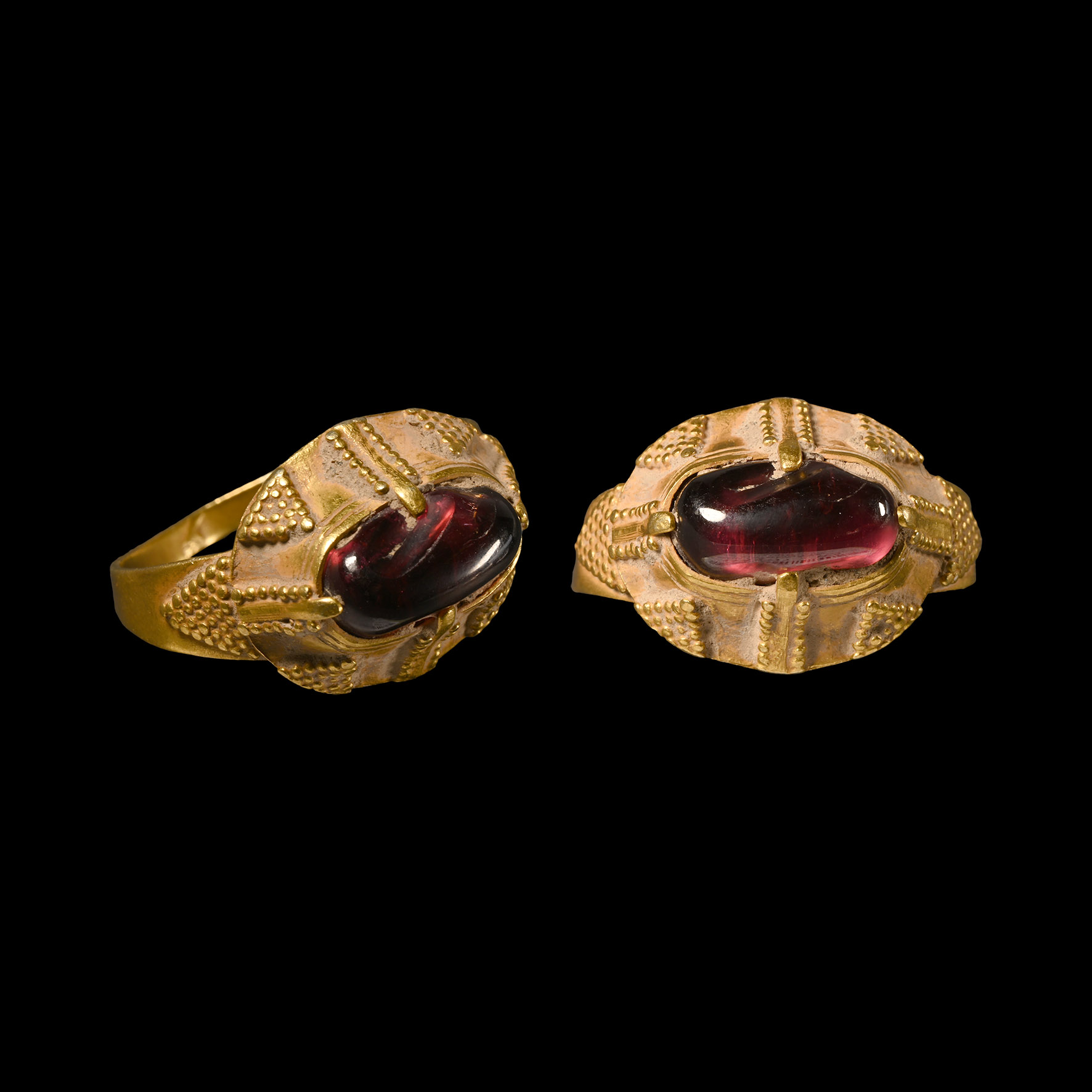 Western Asiatic Garnet-Set Gold Ring