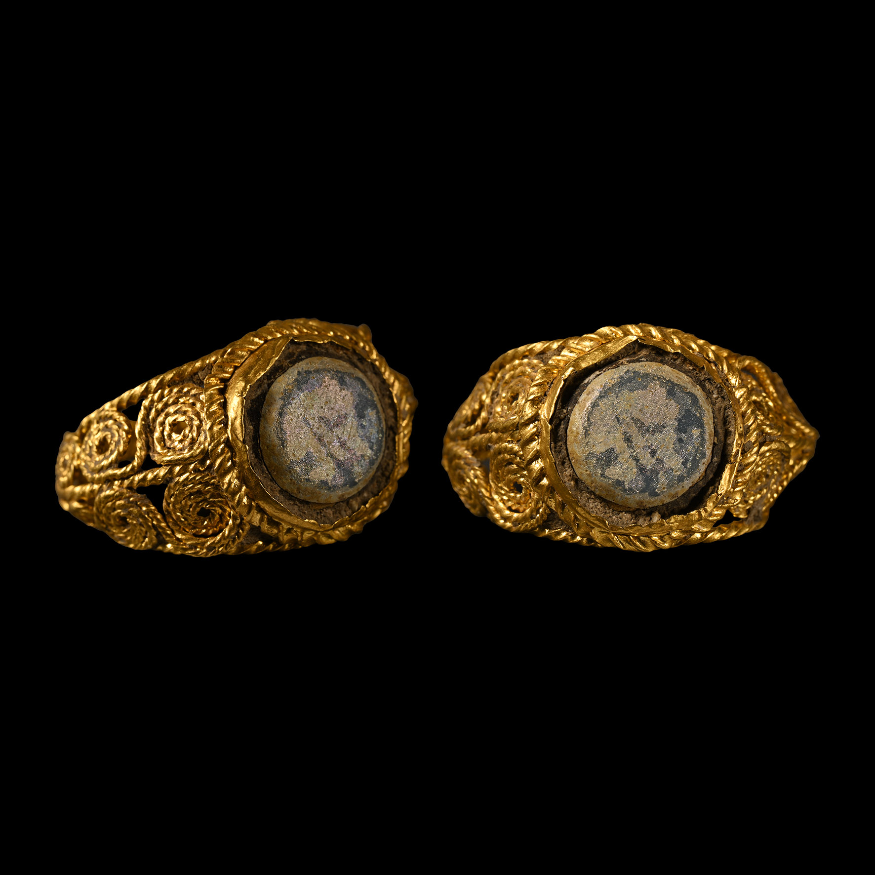 Roman Gold Ring with Cabochon