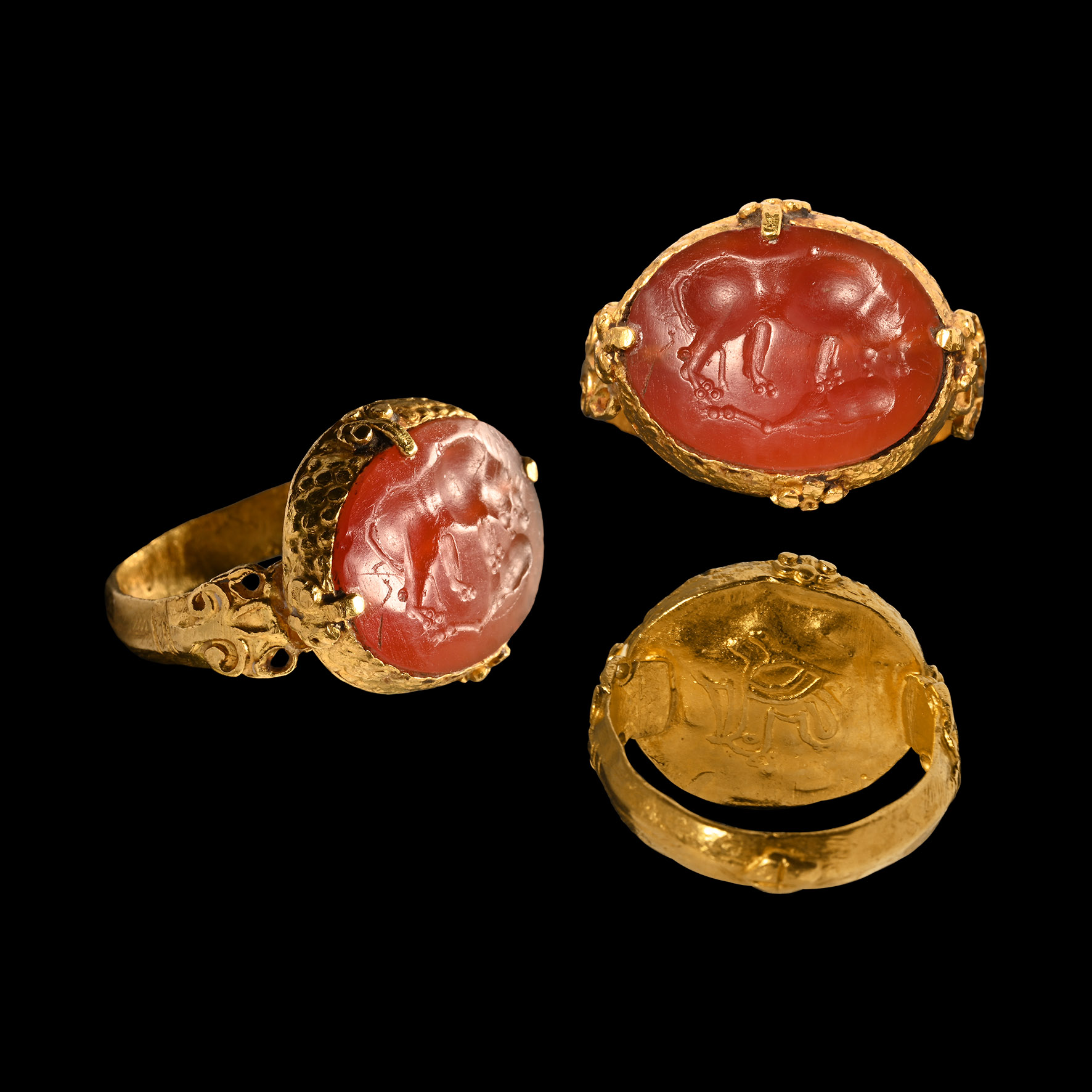 Western Asiatic Gold Ring with Boar Gemstone