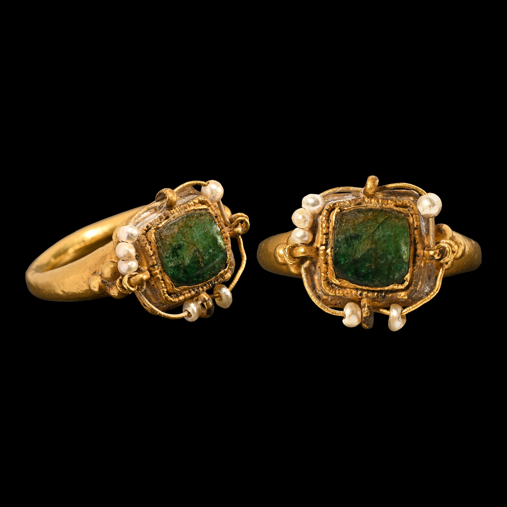 Byzantine or Merovingian Gold Ring with Emerald and Pearls