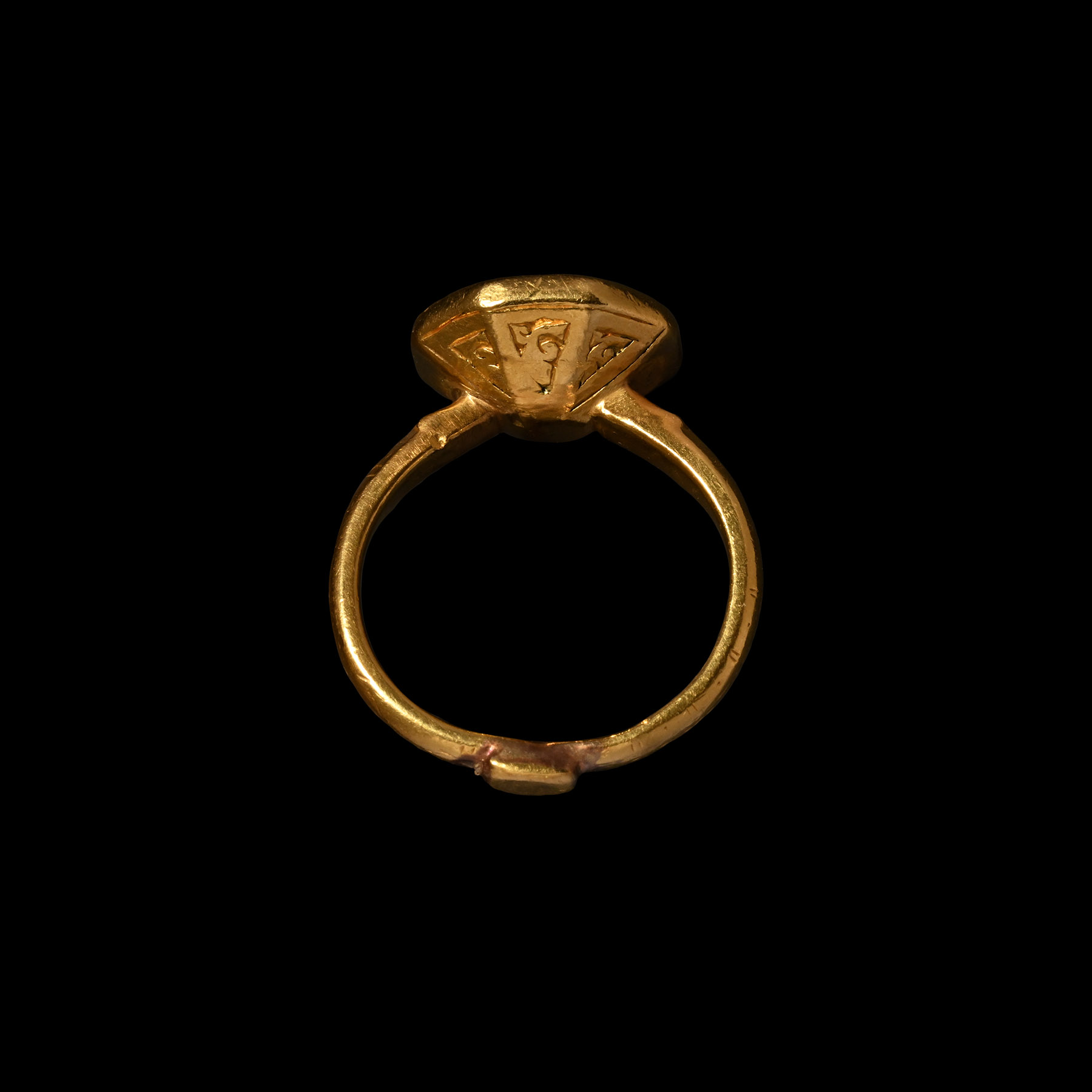 Medieval Gold Signet Ring with Hexagonal Bezel Engraved with an Arabic Inscription