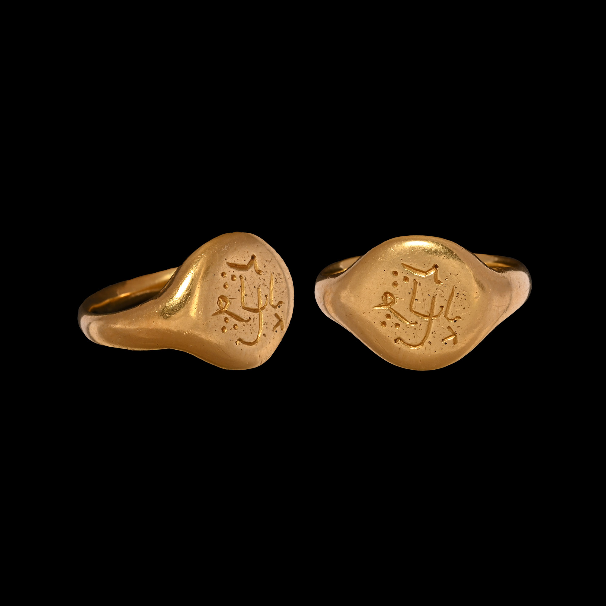 Late Medieval Period Gold Signet Ring with Arabic Inscription