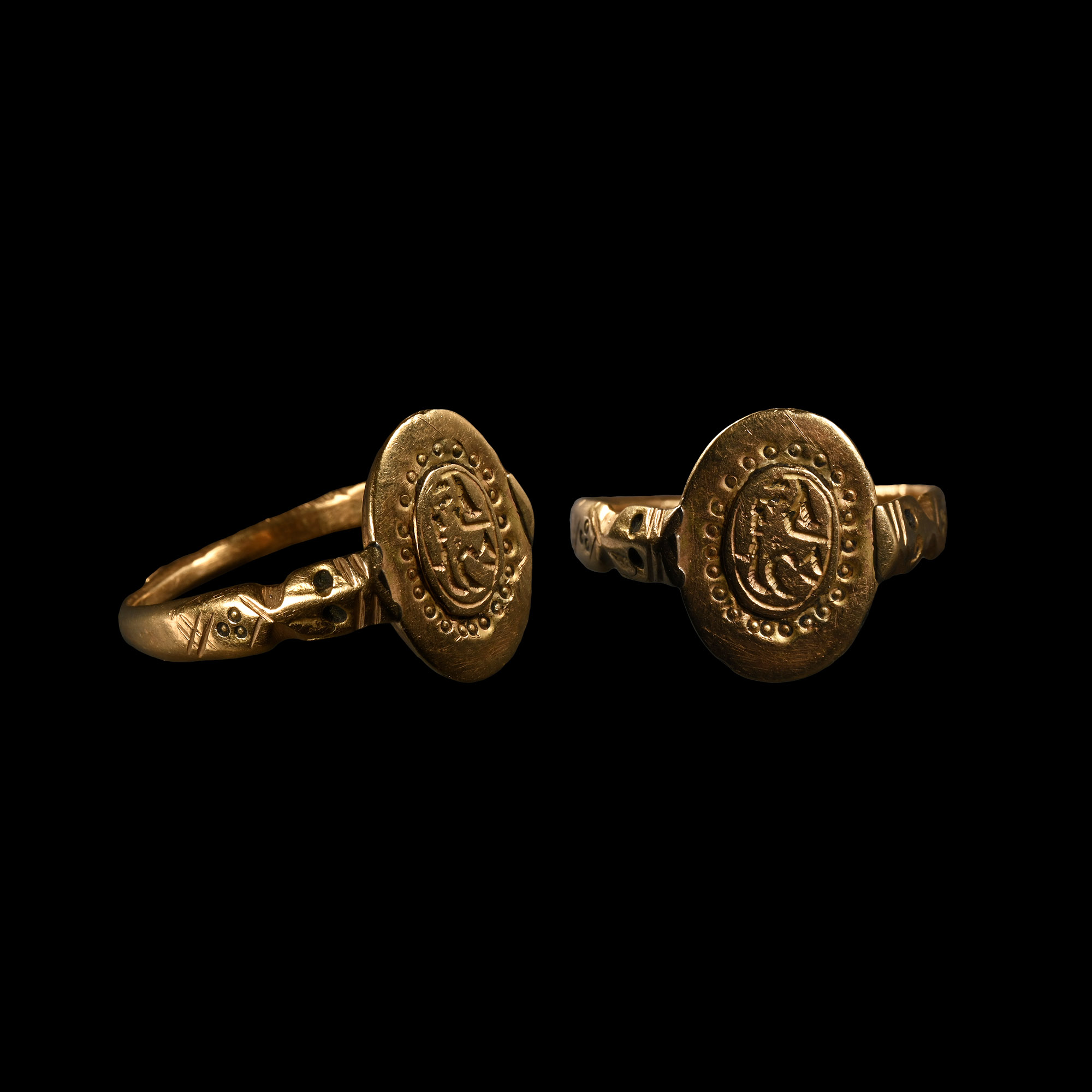 Late Medieval Period Gold Signet Ring with Arabic Inscription