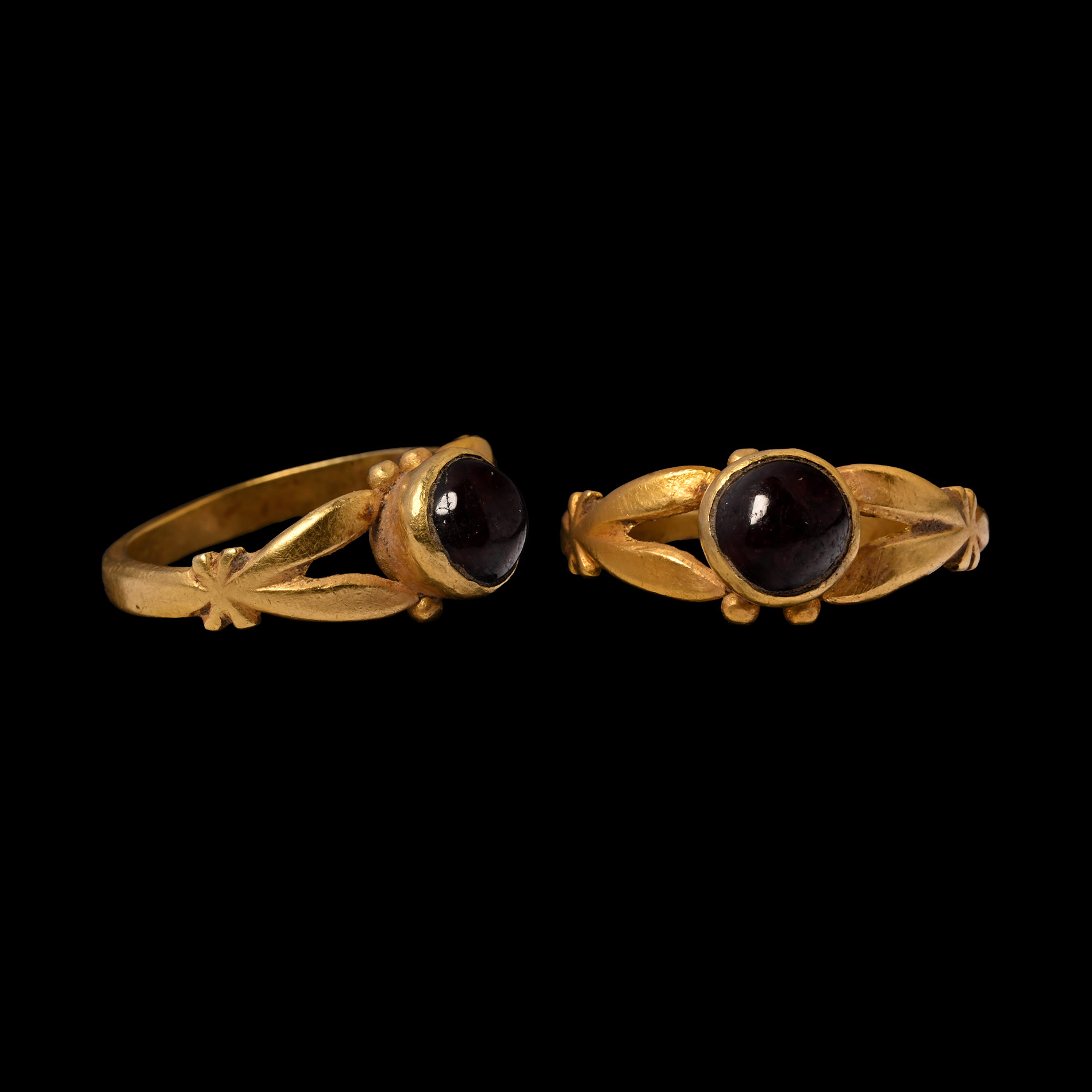 Roman Gold Ring with Cabochon Garnet