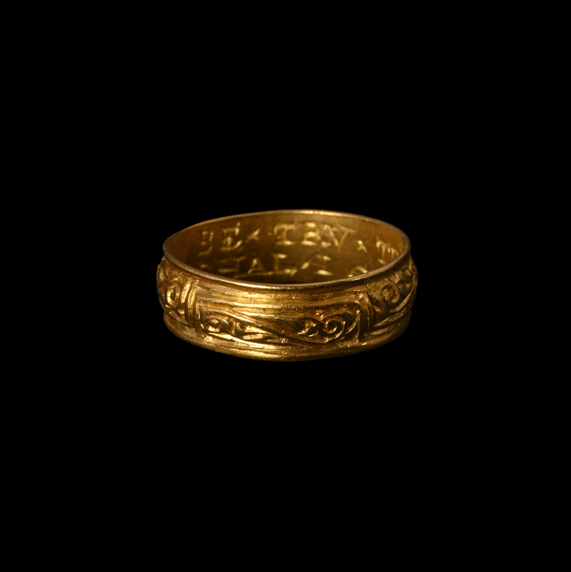 'The Burton Agnes' Tudor 'BE x TRV x TIL x DEATHE x AND x SO // SHAL x I' Gold Double Register Posy Ring