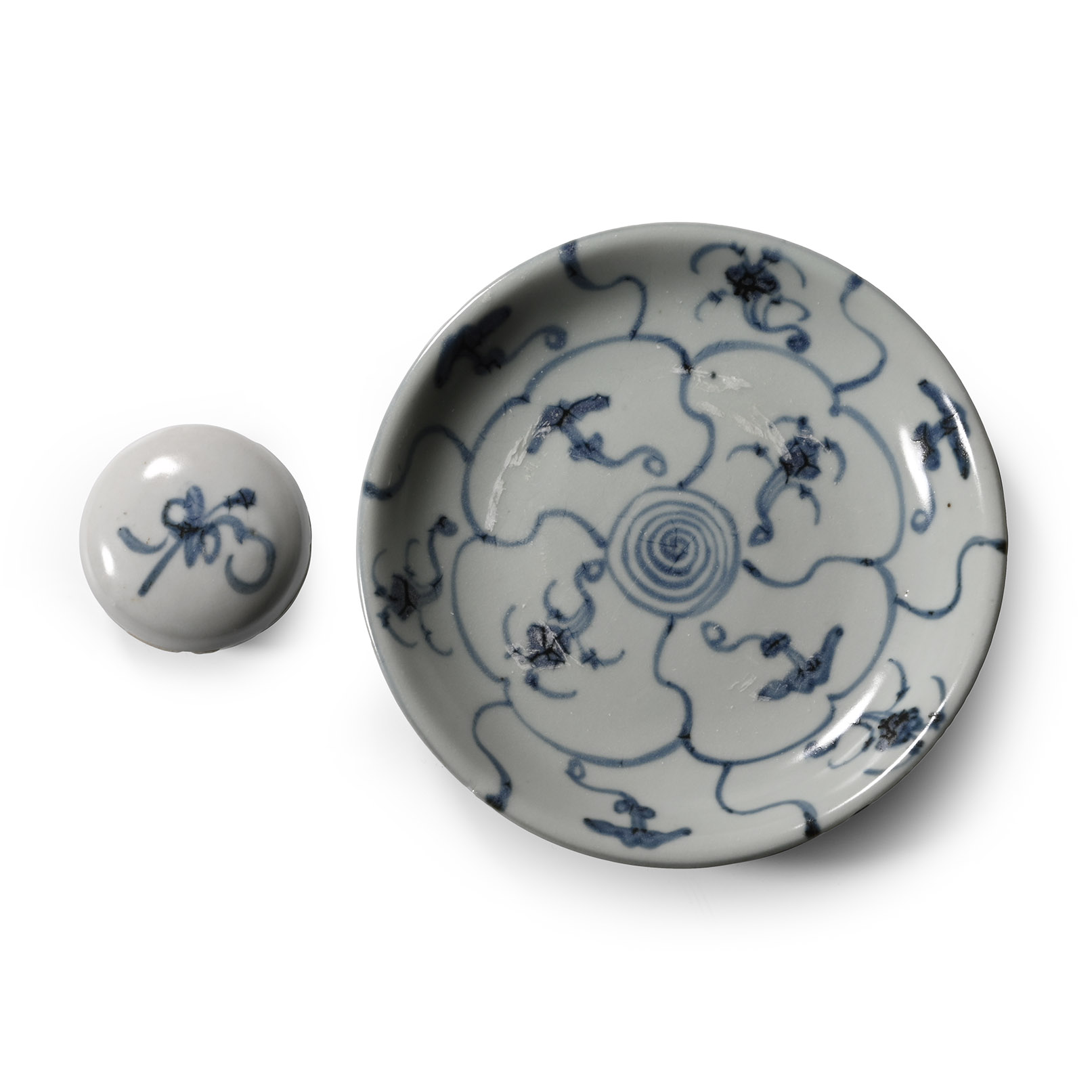 Tek Sing Treasure Shipwreck Glazed Blue and White Plate and Lidded Box