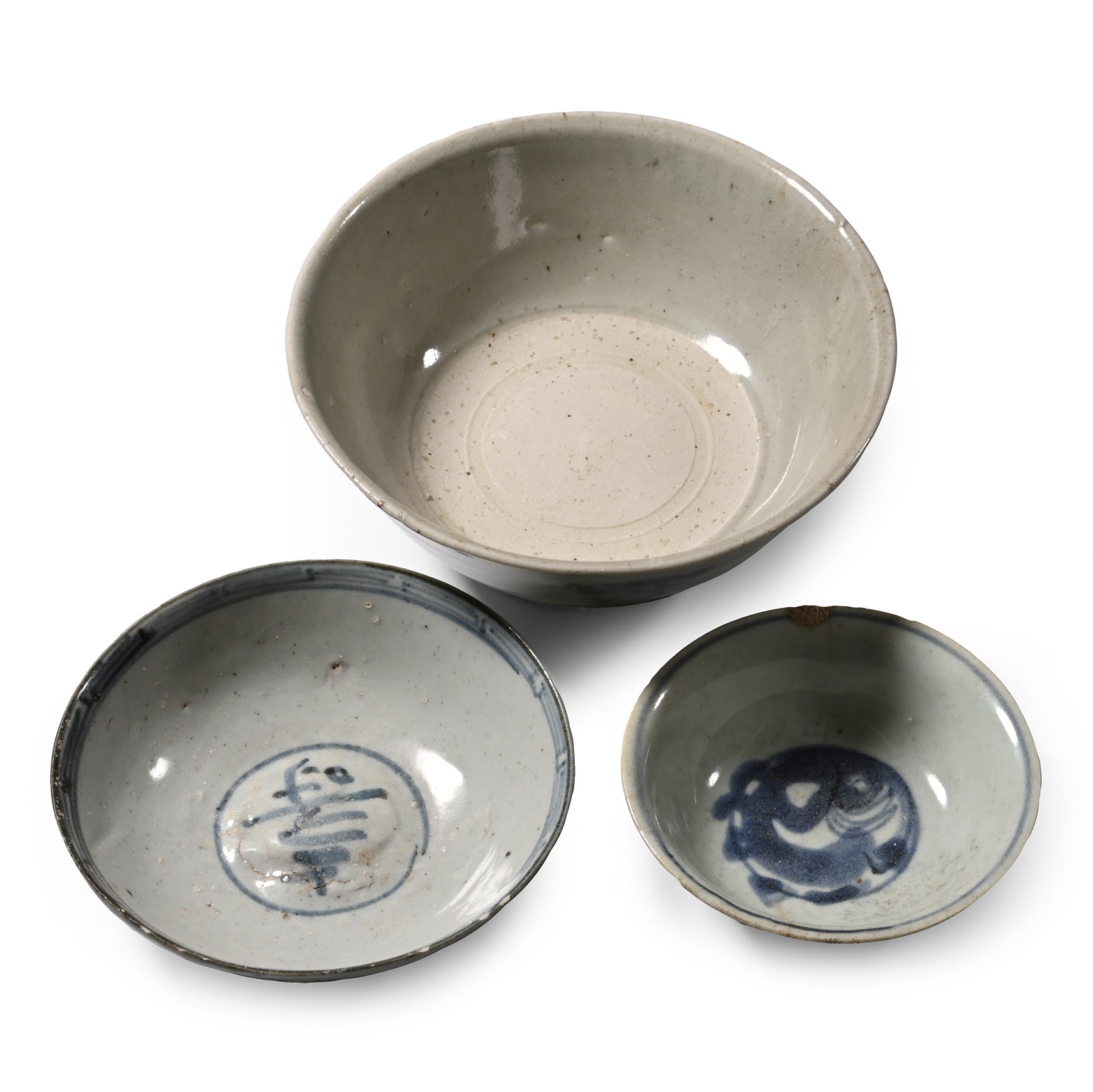Tek Sing Treasure Shipwreck Glazed Dark Blue and White Bowl Group