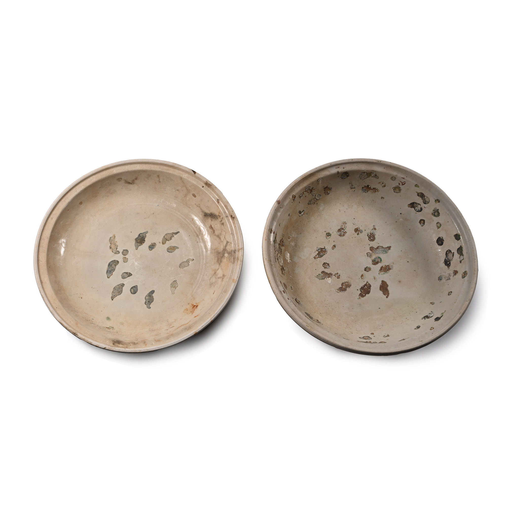 Large Hoi An Cargo Shipwreck Glazed Polychrome Plate Pair