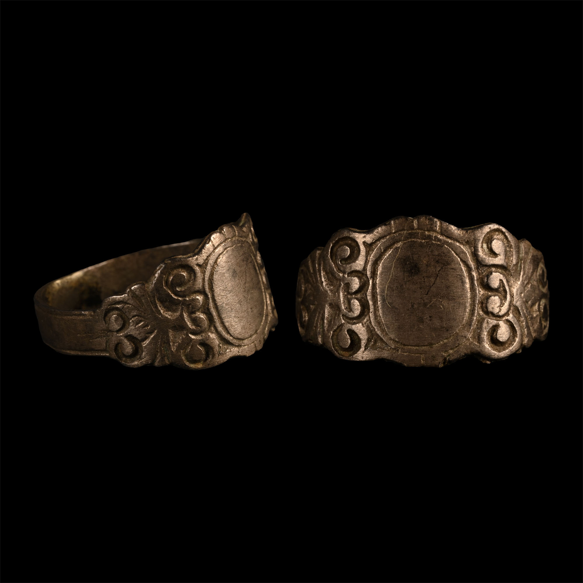 Silver Ring with Decorated Shoulders