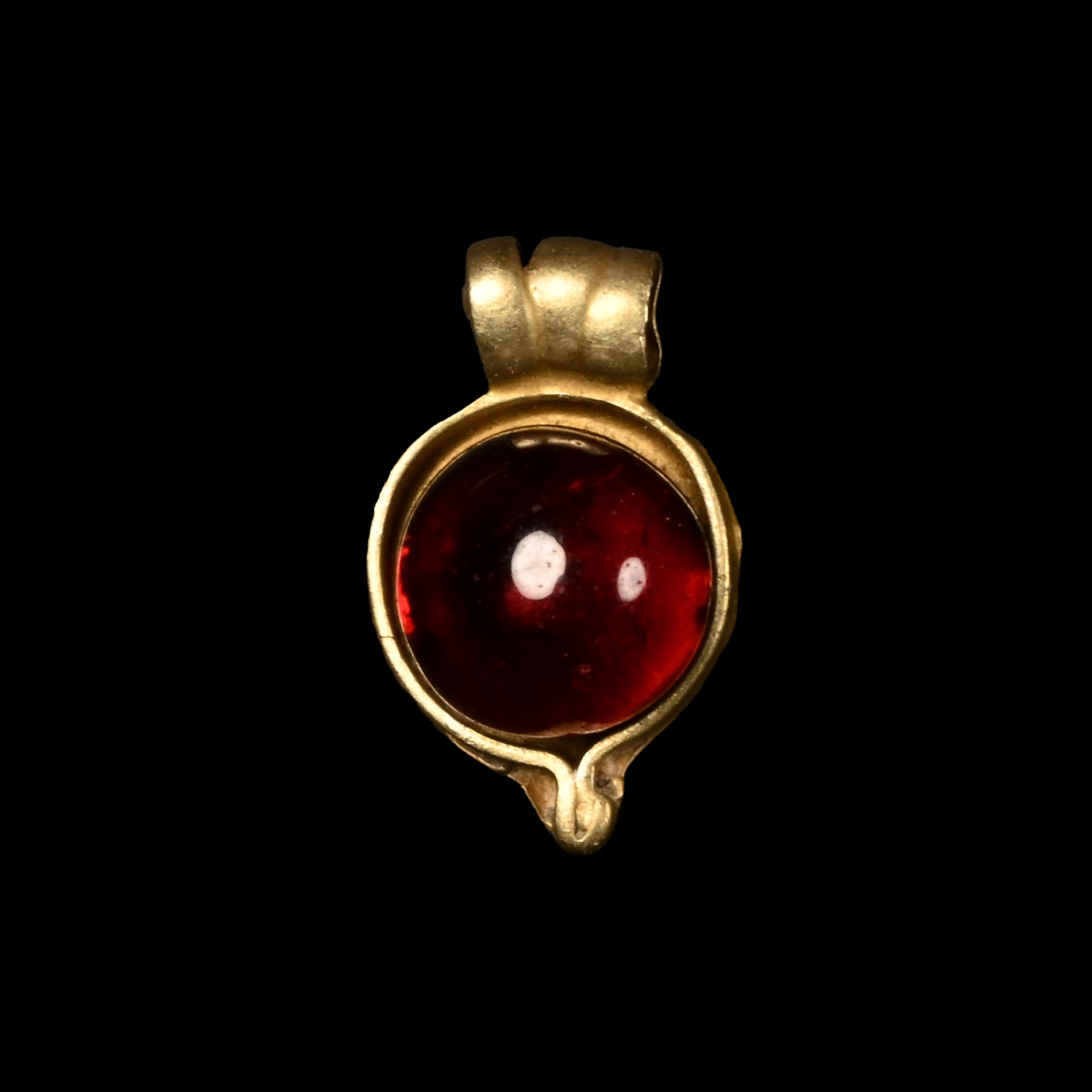 Roman Gold and Garnet Pendant