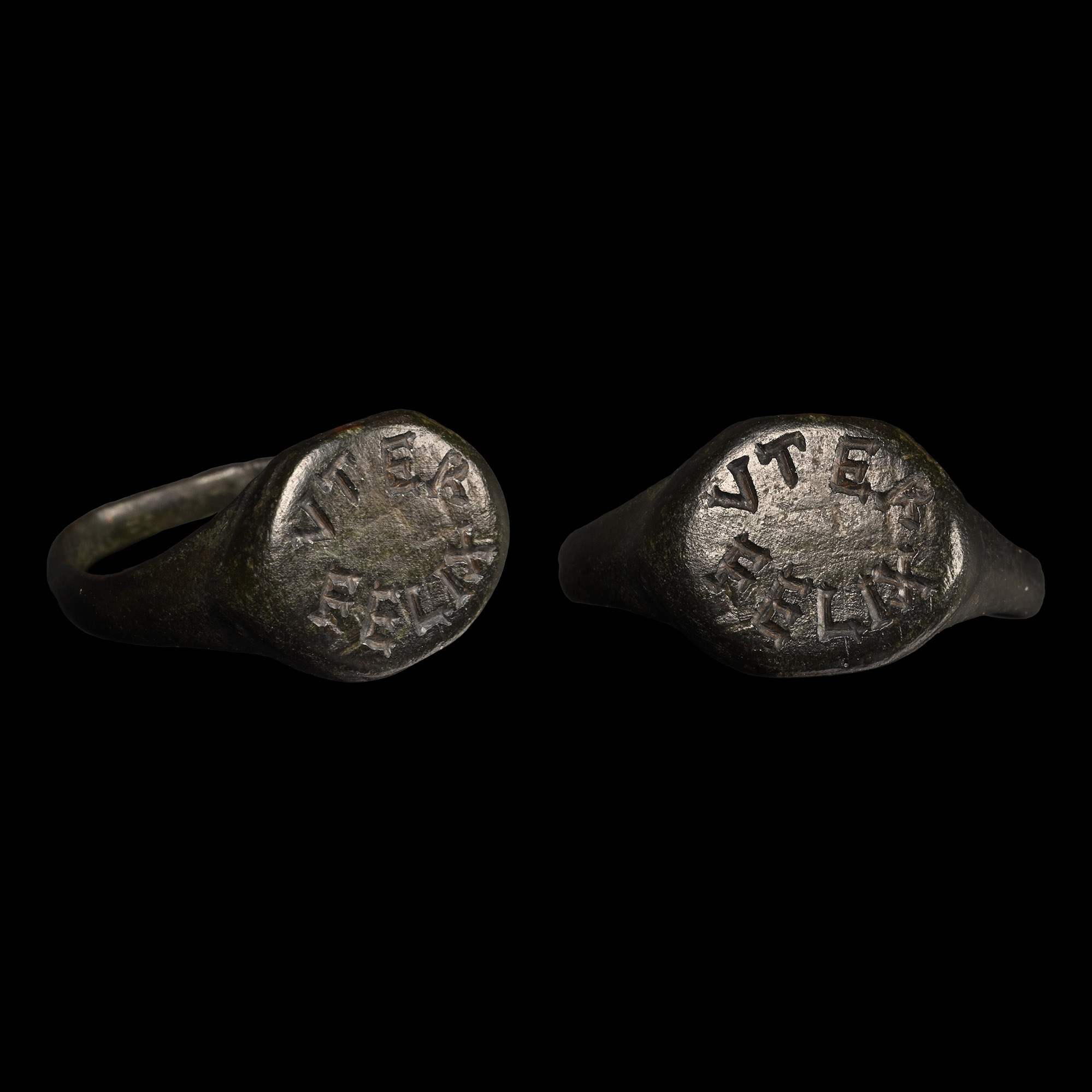 Roman Bronze Ring with 'VTER FELIX'