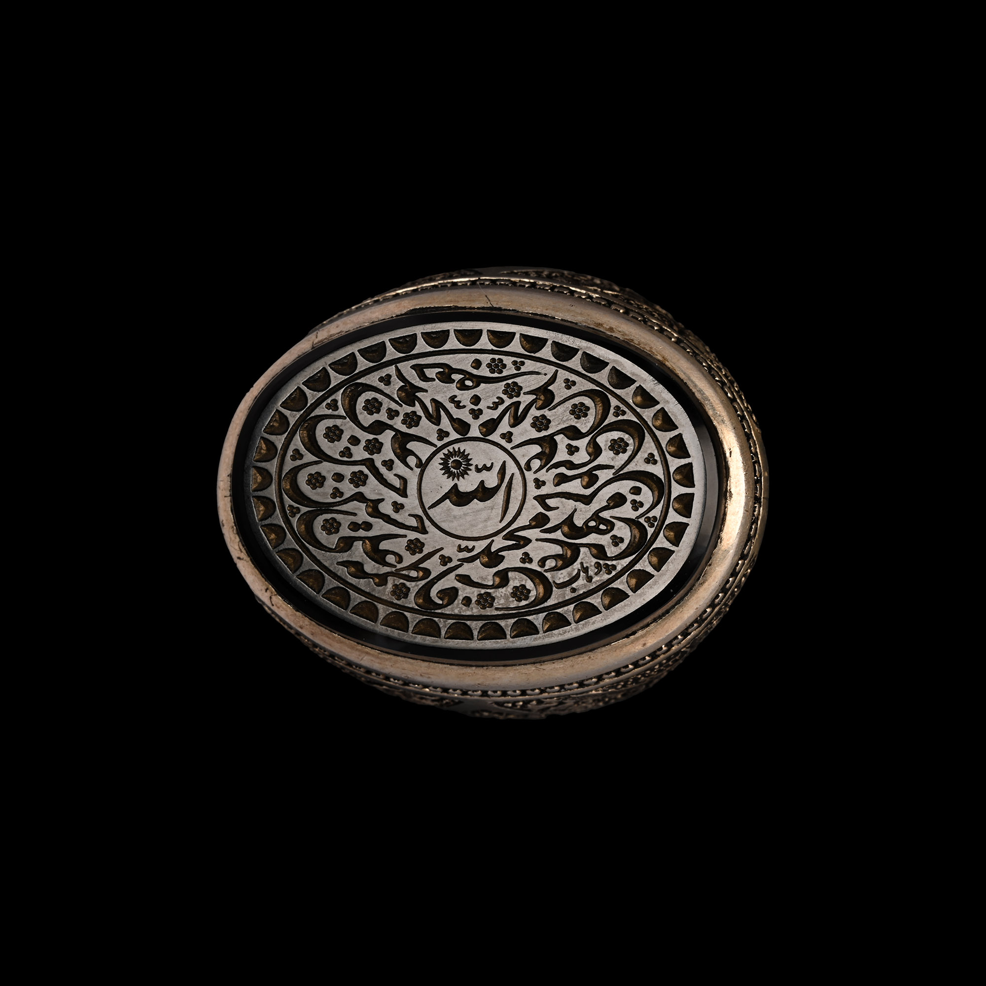 Large Western Asiatic Silver-Coloured Metal Ring with Agate Calligraphic Gemstone