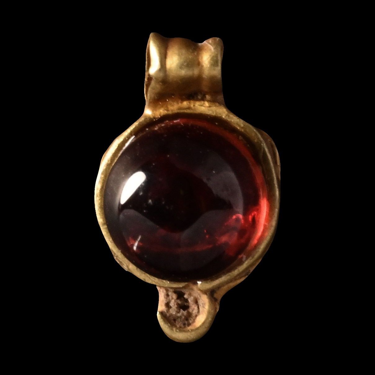 Roman Gold and Garnet Pendant