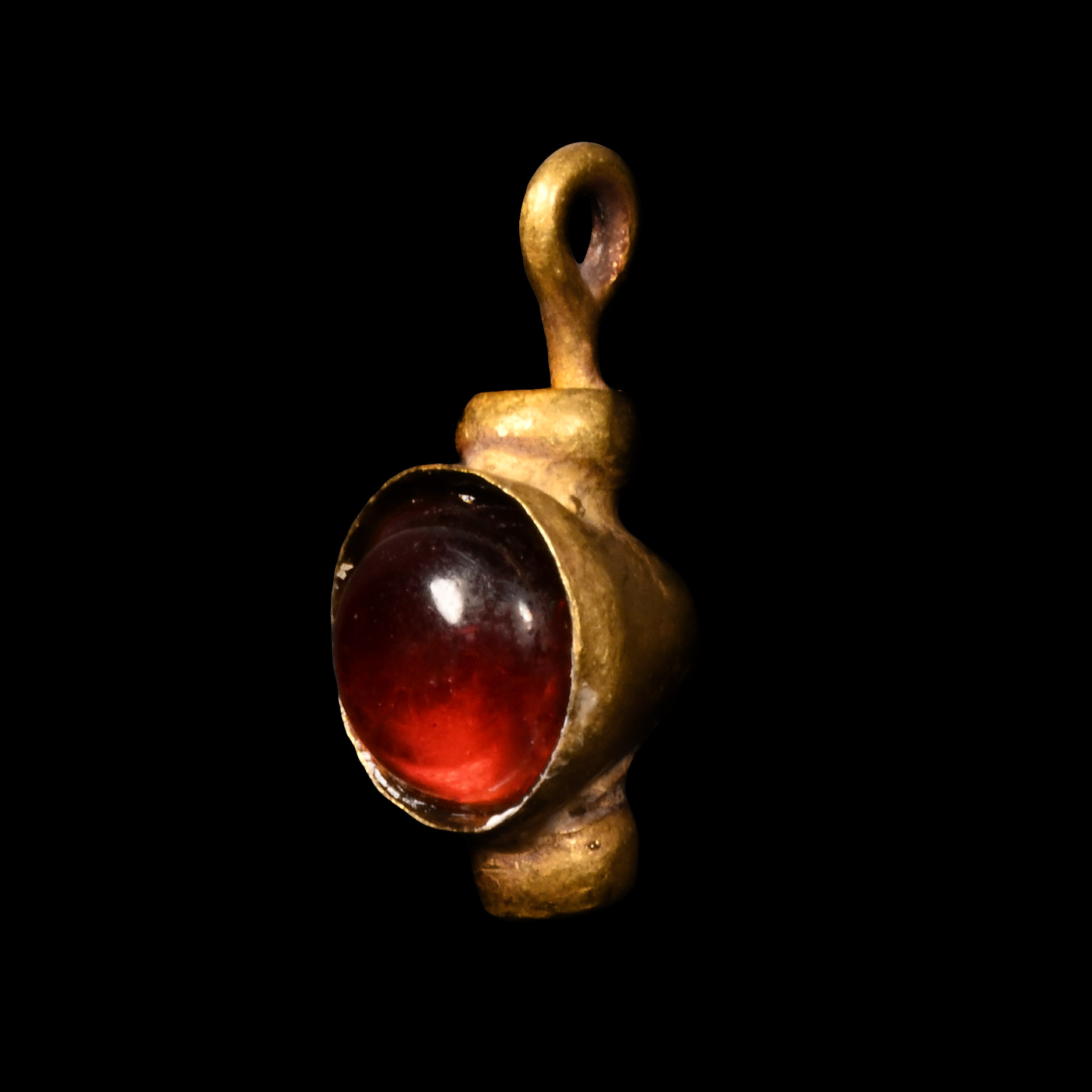 Roman Gold Pendant with Garnet