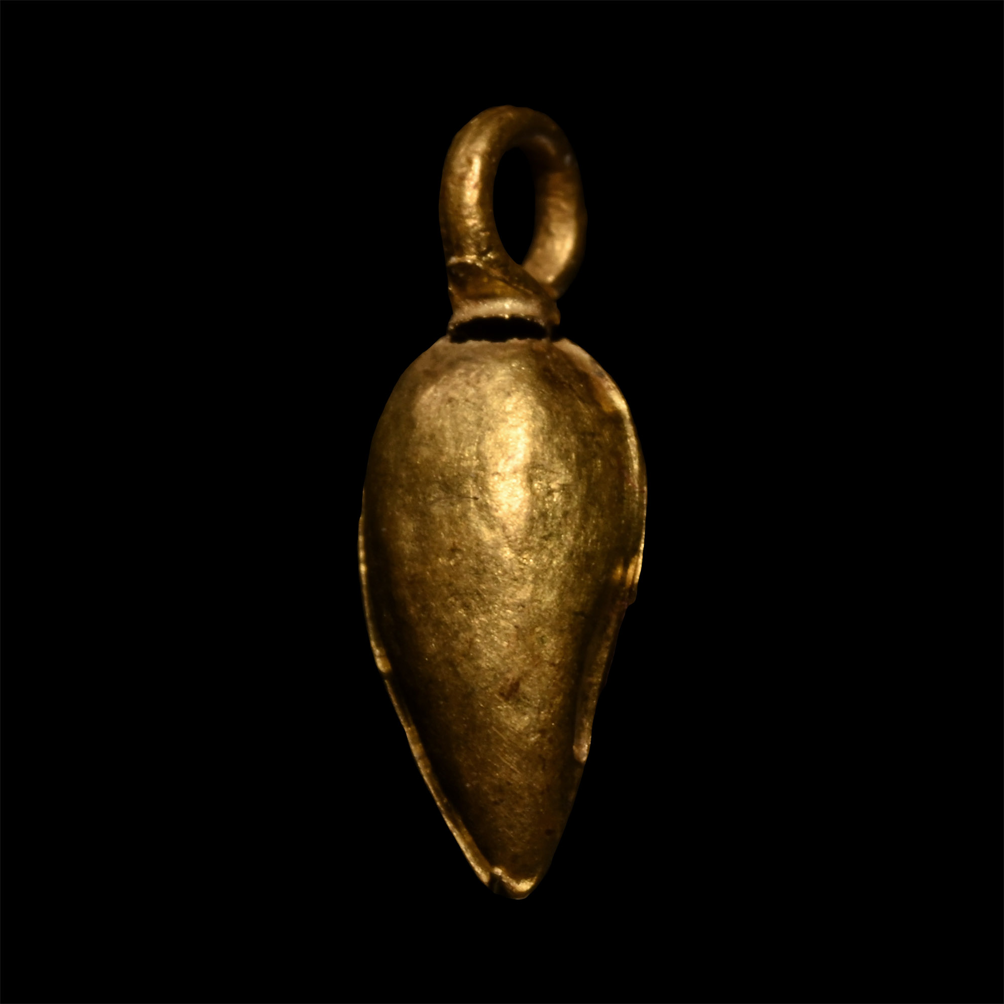 Roman Gold Teardrop Pendant
