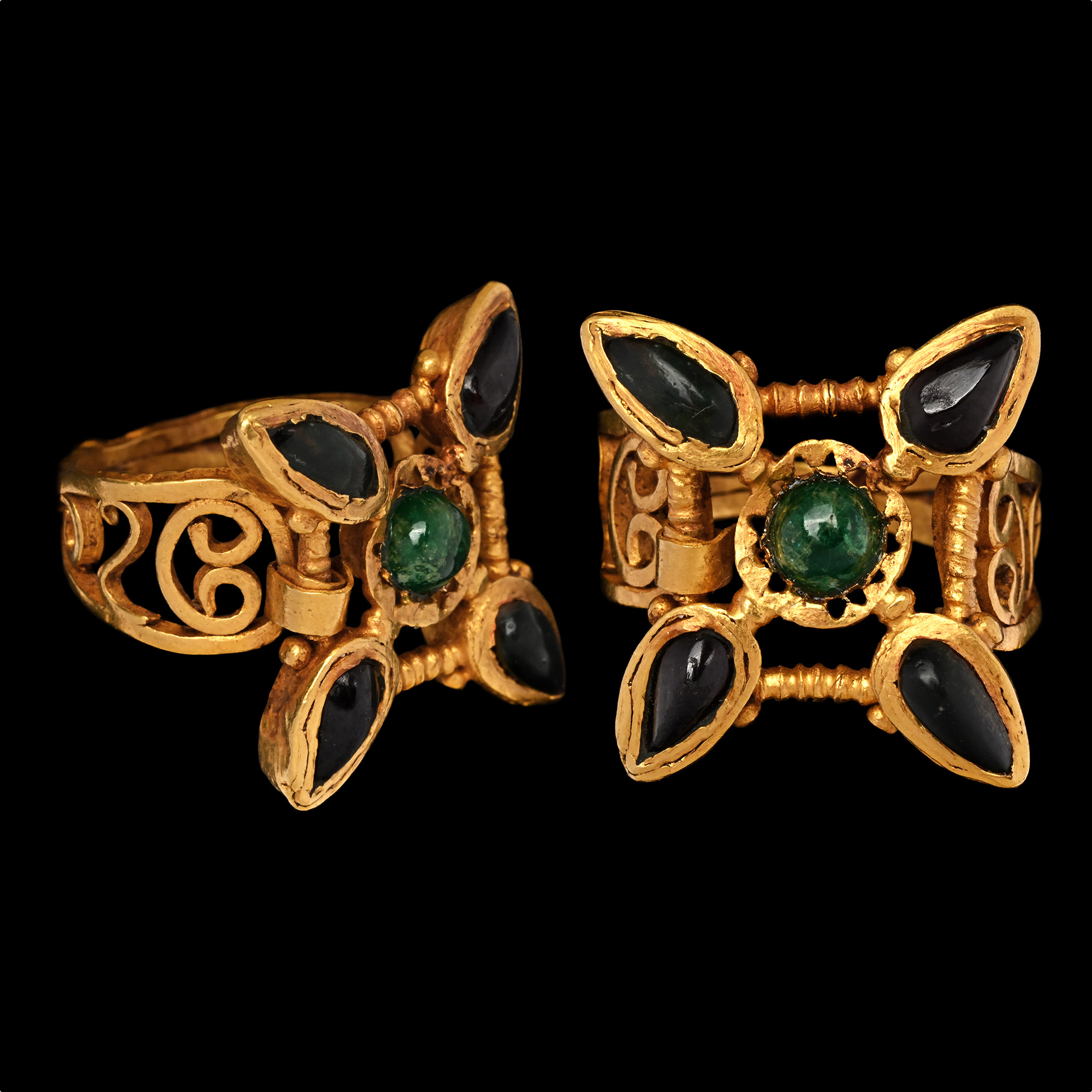 Graeco-Roman Gold Ring with Garnets and Emeralds