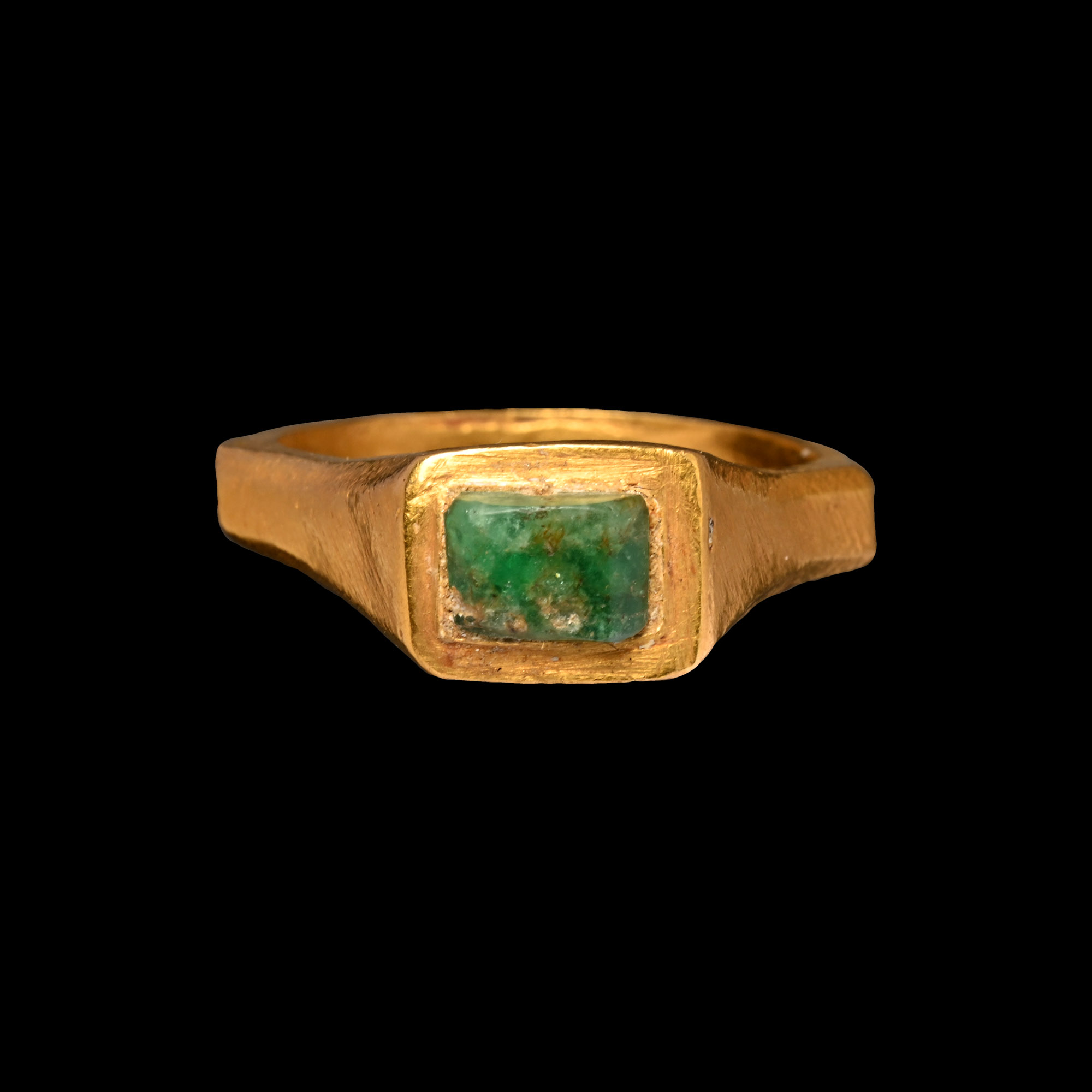Roman Gold Ring with Emerald Gemstone