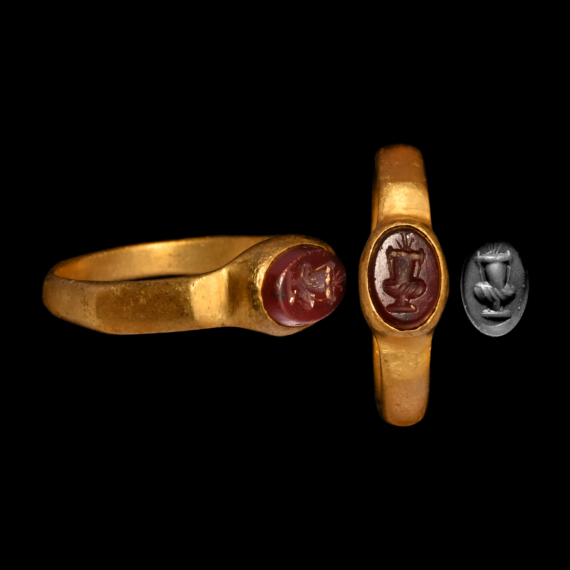 Roman Gold Ring with Vessel Gemstone
