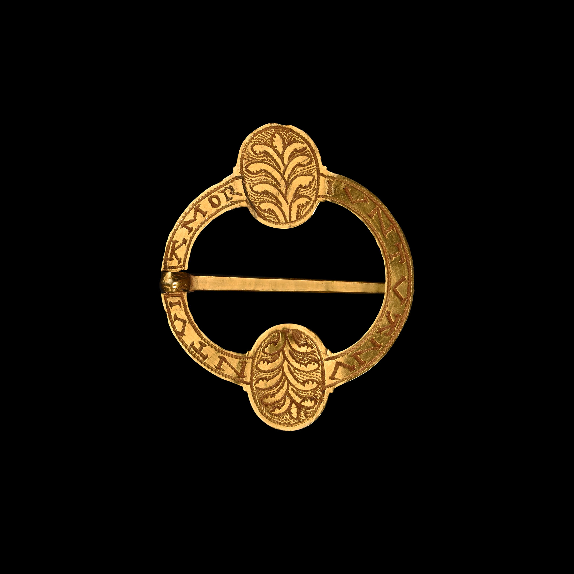 Medieval Gold Ring Brooch with Garnets and 'Let us Live as One Soul’ Posy Inscription