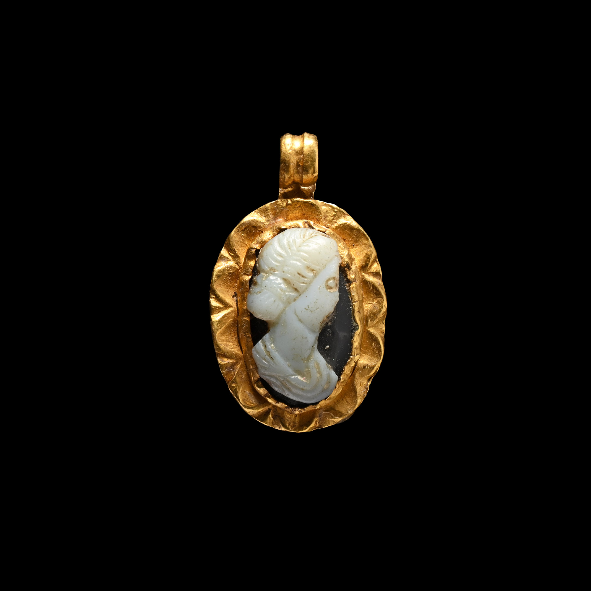 Roman Gold Pendant with Onyx Cameo