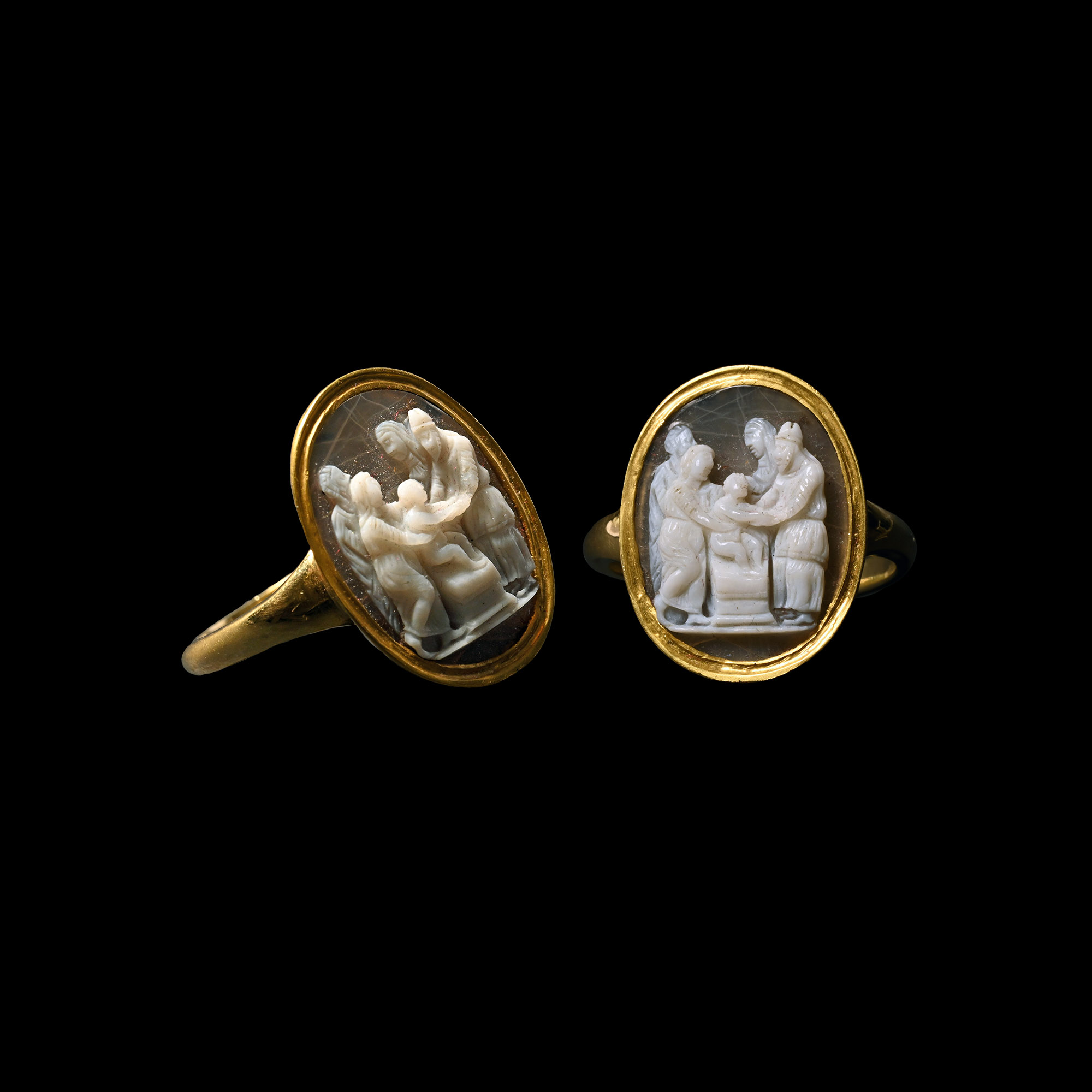 Renaissance Gold Ring with Agate Cameo of the Presentation of Christ at Jerusalem