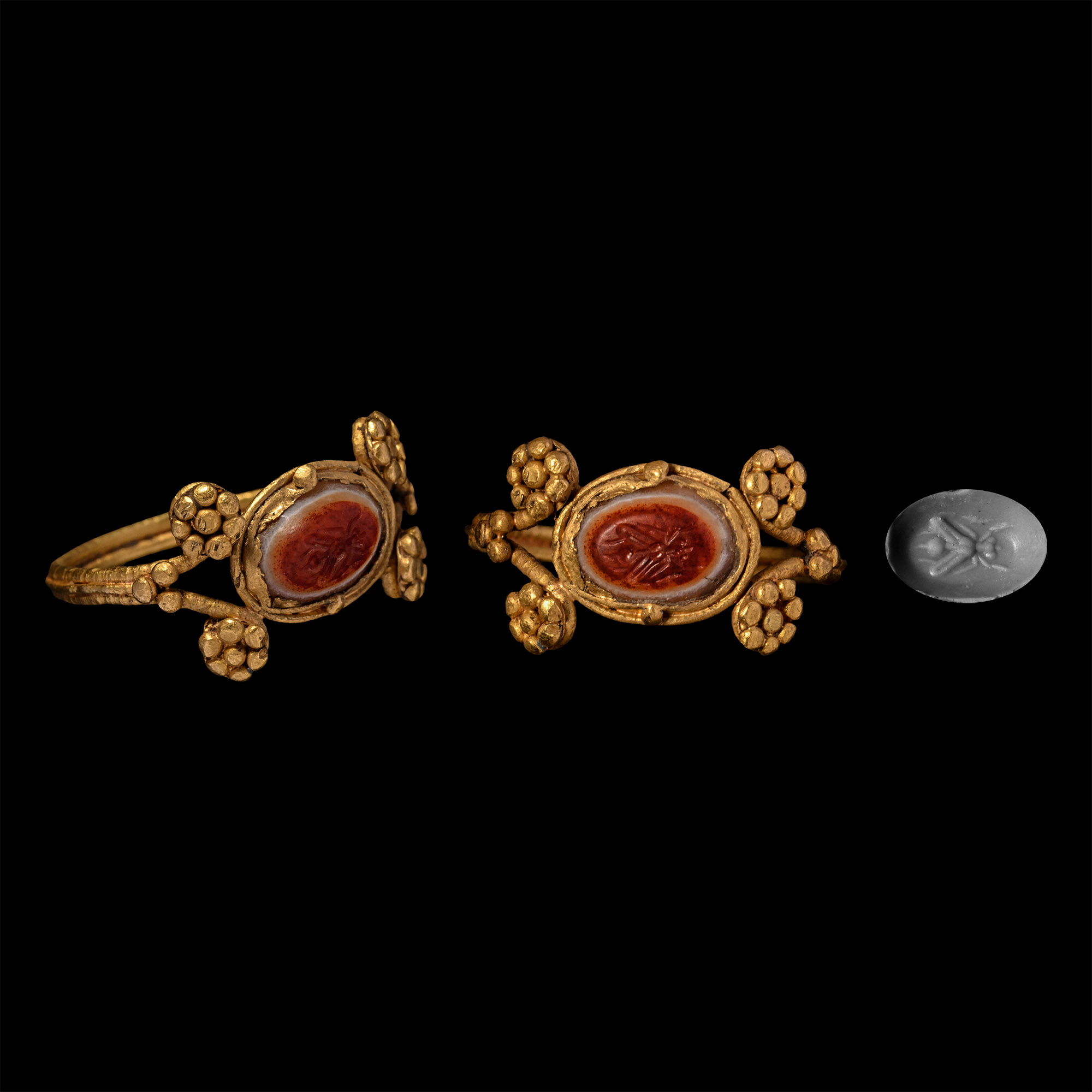 Roman Gold Ring with 'Eye' Gemstone with Engraved Bee