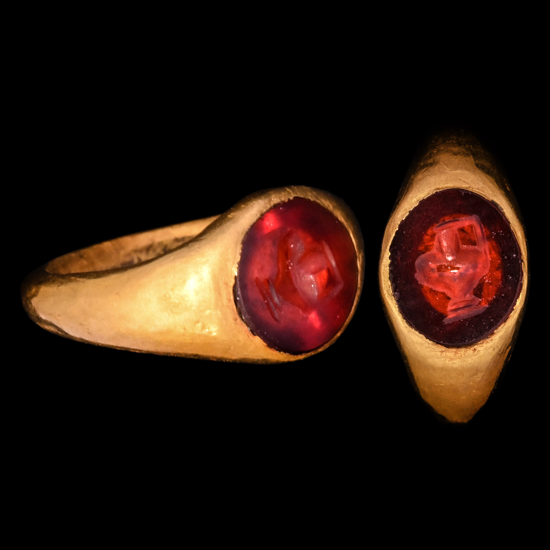 Roman Gold Child's Ring with Garnet Ewer Gemstone