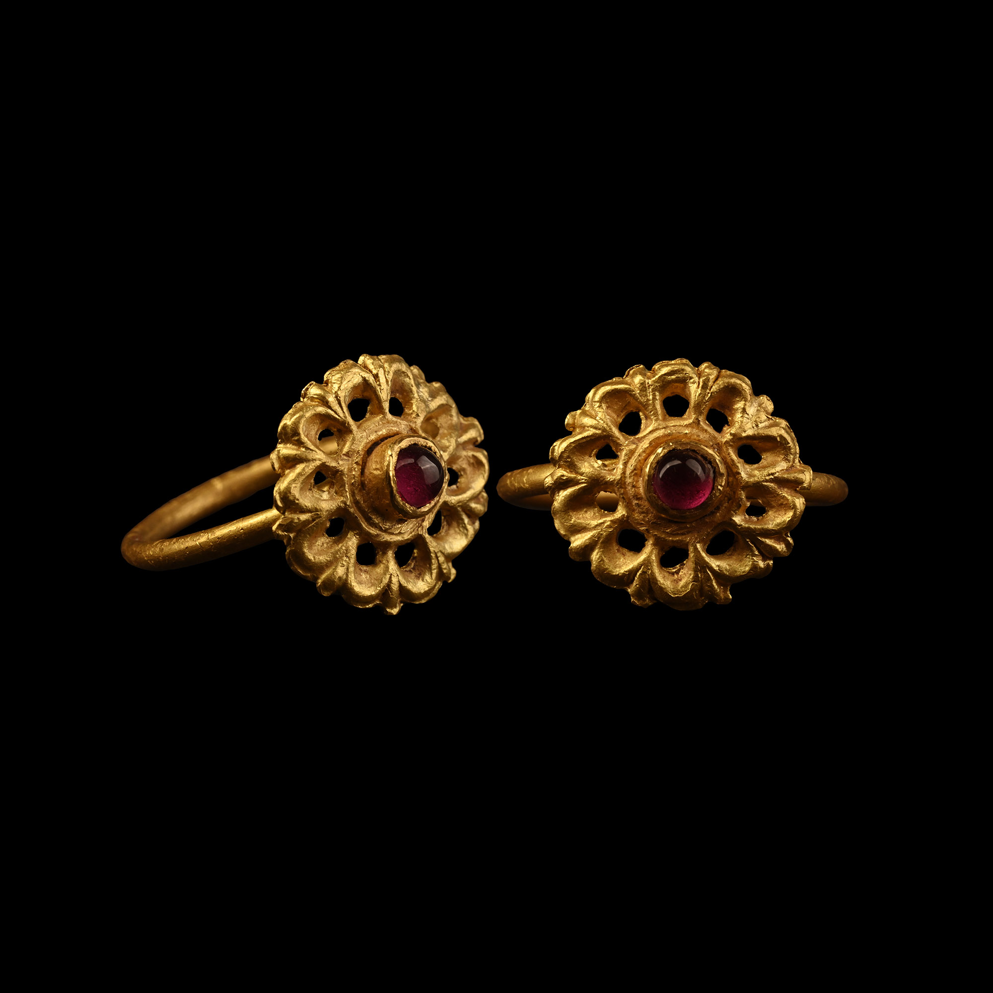 Roman Gold Ring with Garnet Cabochon