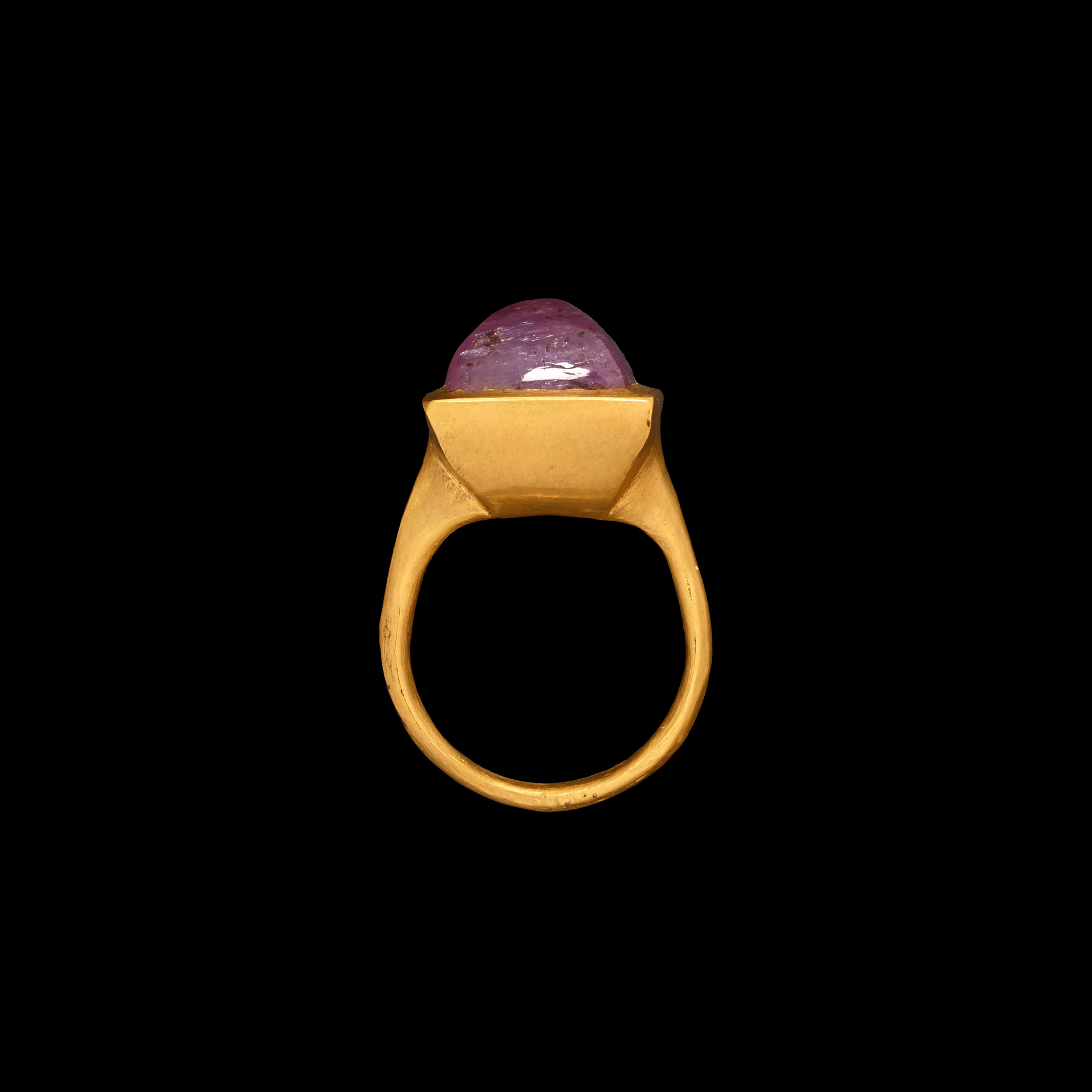 Large Natural Pink Sapphire in 24 Carat Gold Mughal Ring
