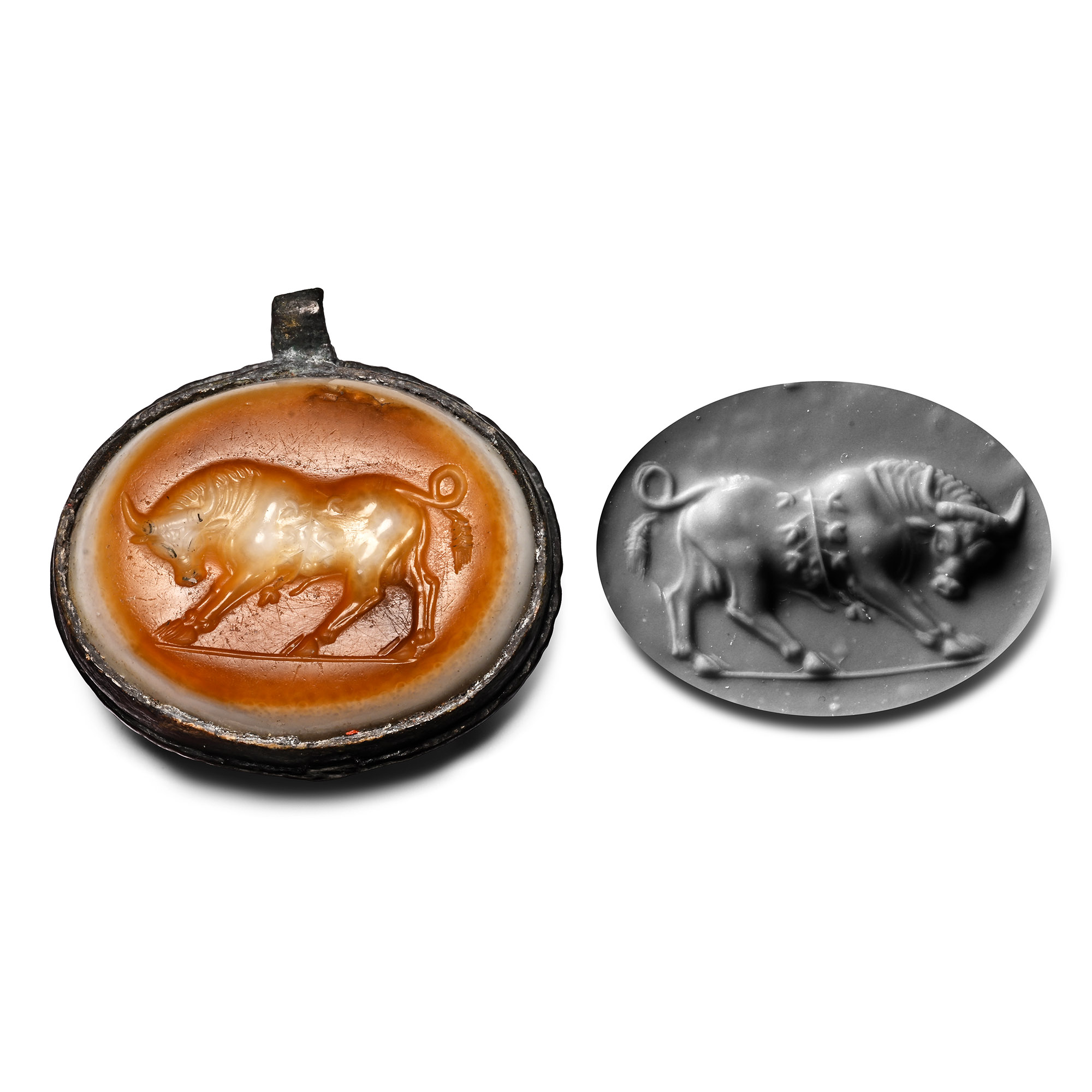 Eastern Post-Classical Agate Gemstone of a Dionysiac Bull with Vine Leaf in Ancient Silver Pendant