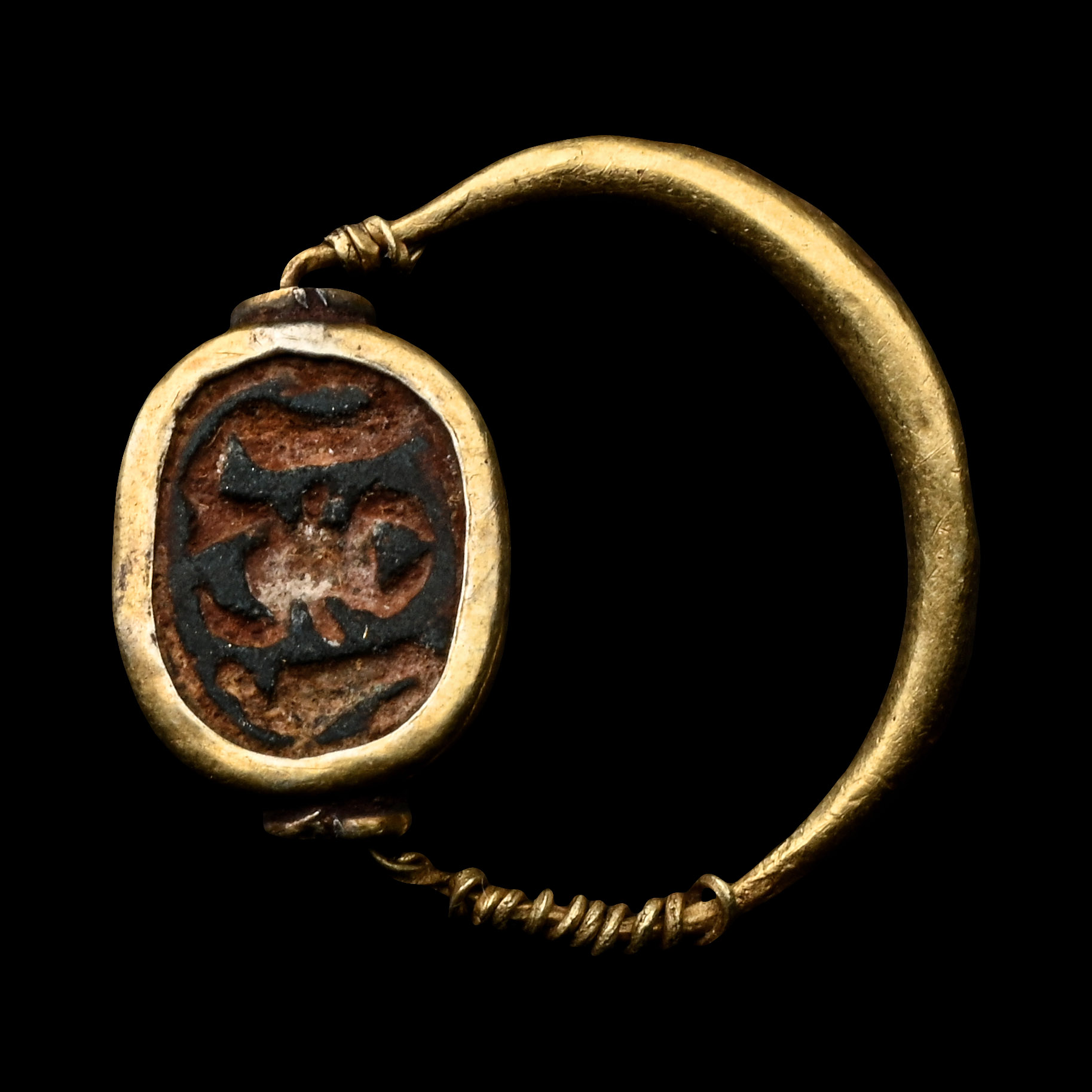Egyptian Gold Swivel Ring with Green Jasper Hedgehog Scaraboid Engraved with a Scarab Flanked by Two Cobras