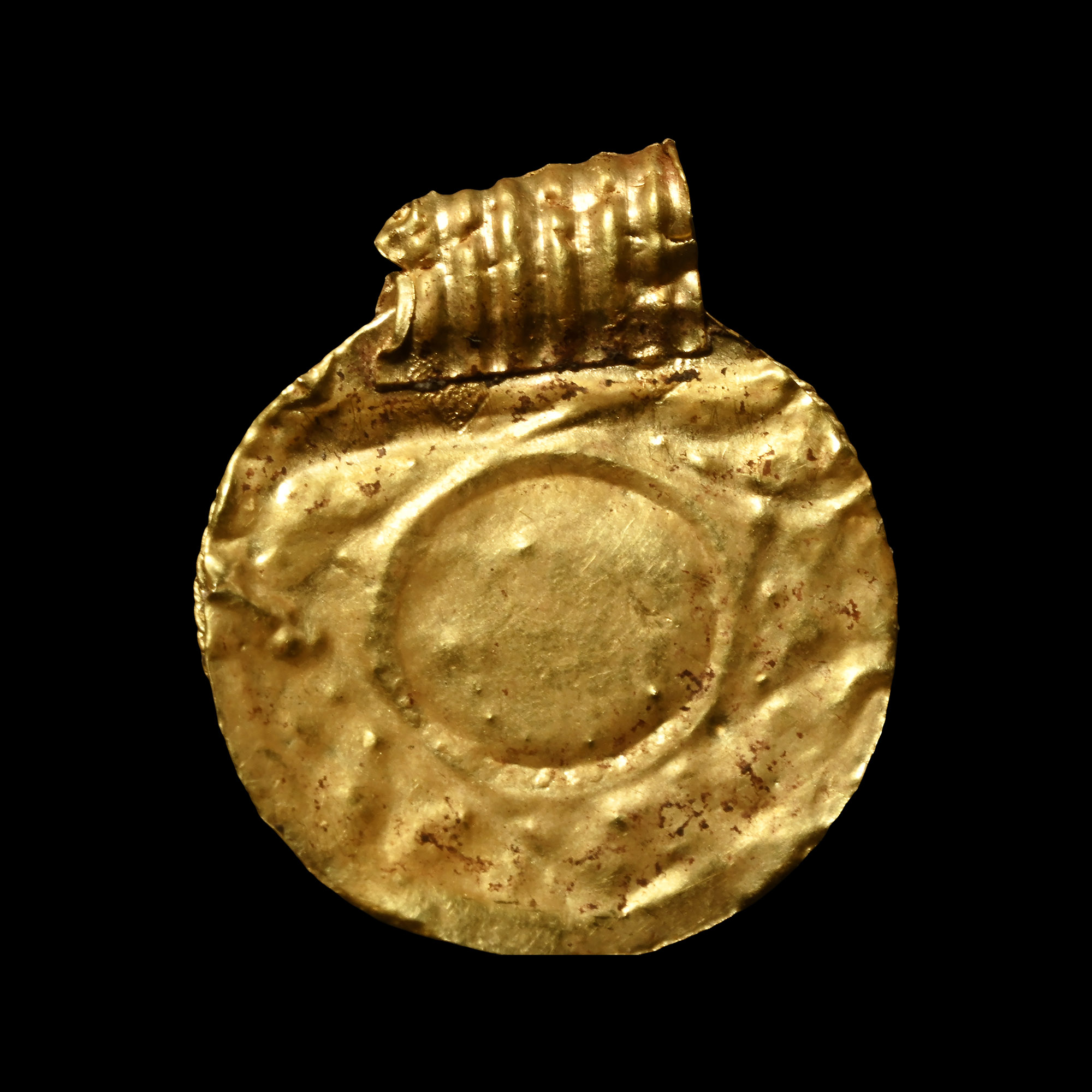 Merovingian Gold Pendant with Cabochon Garnet