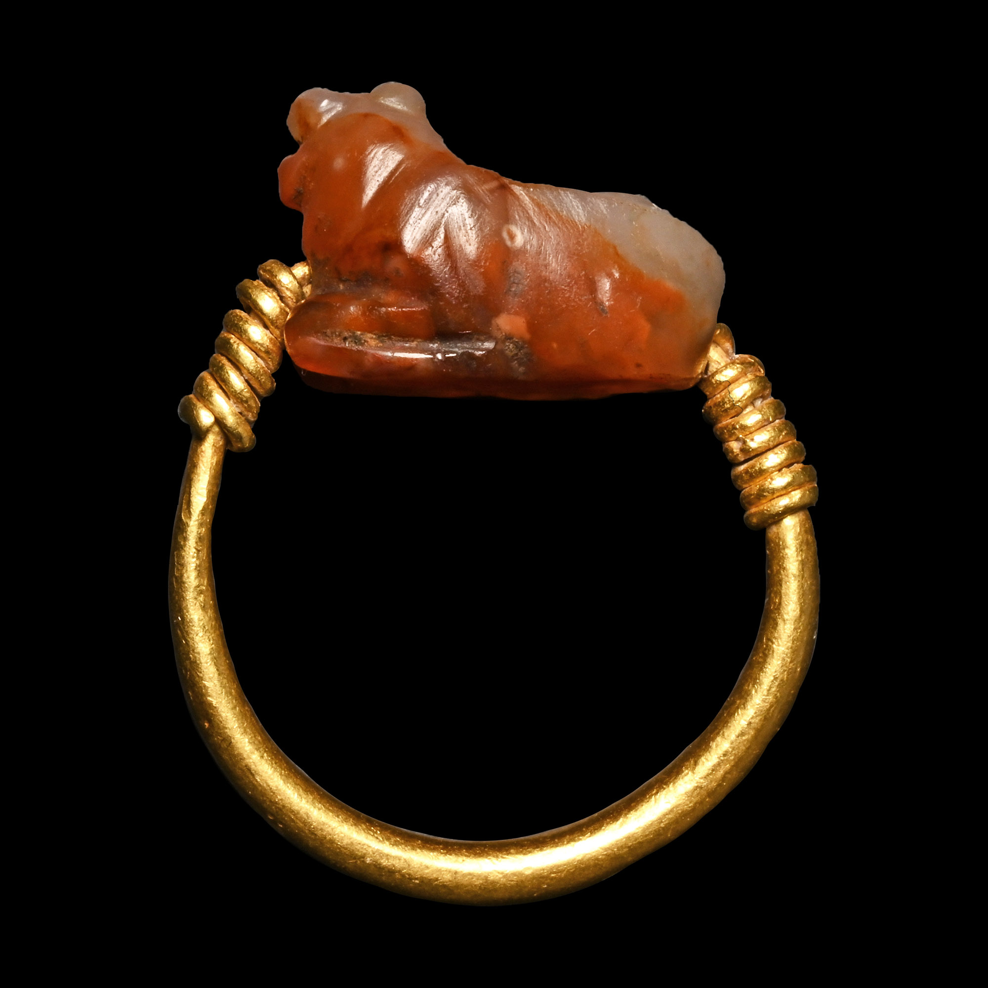 Achaemenid Gold Ring with Agate Bull Figure